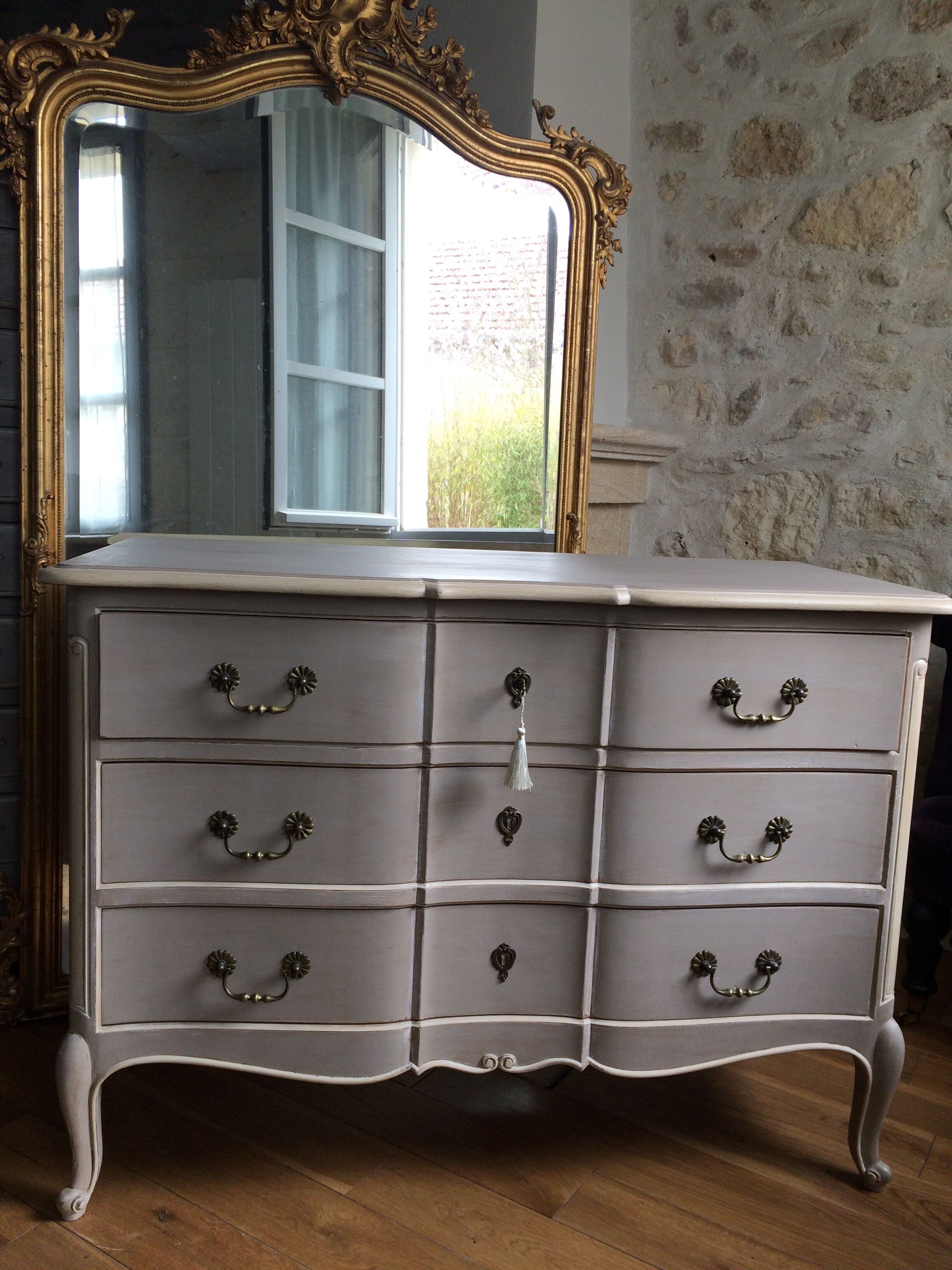 Patinated crossbow commode