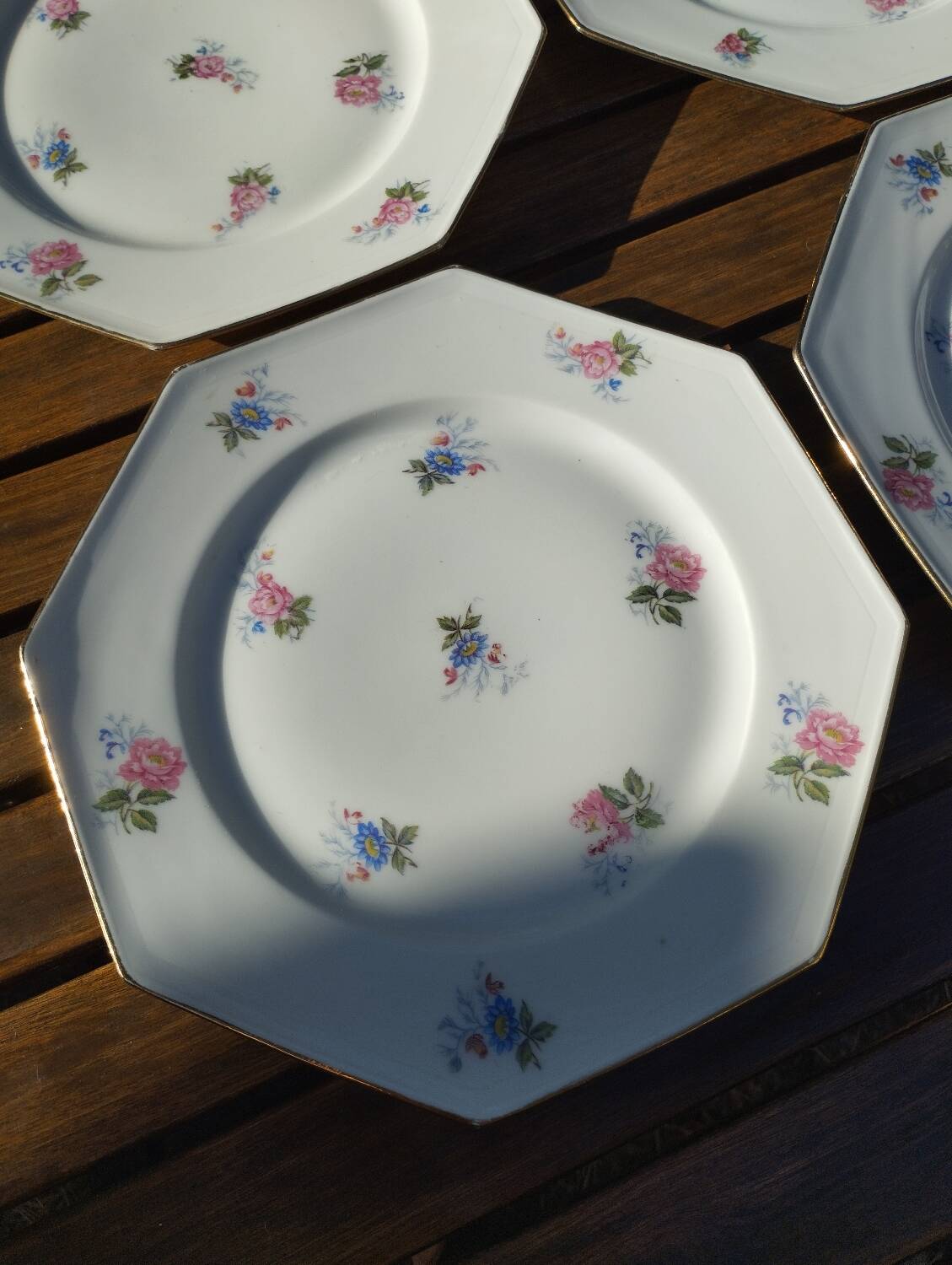 4 flat plates in Limoges porcelain