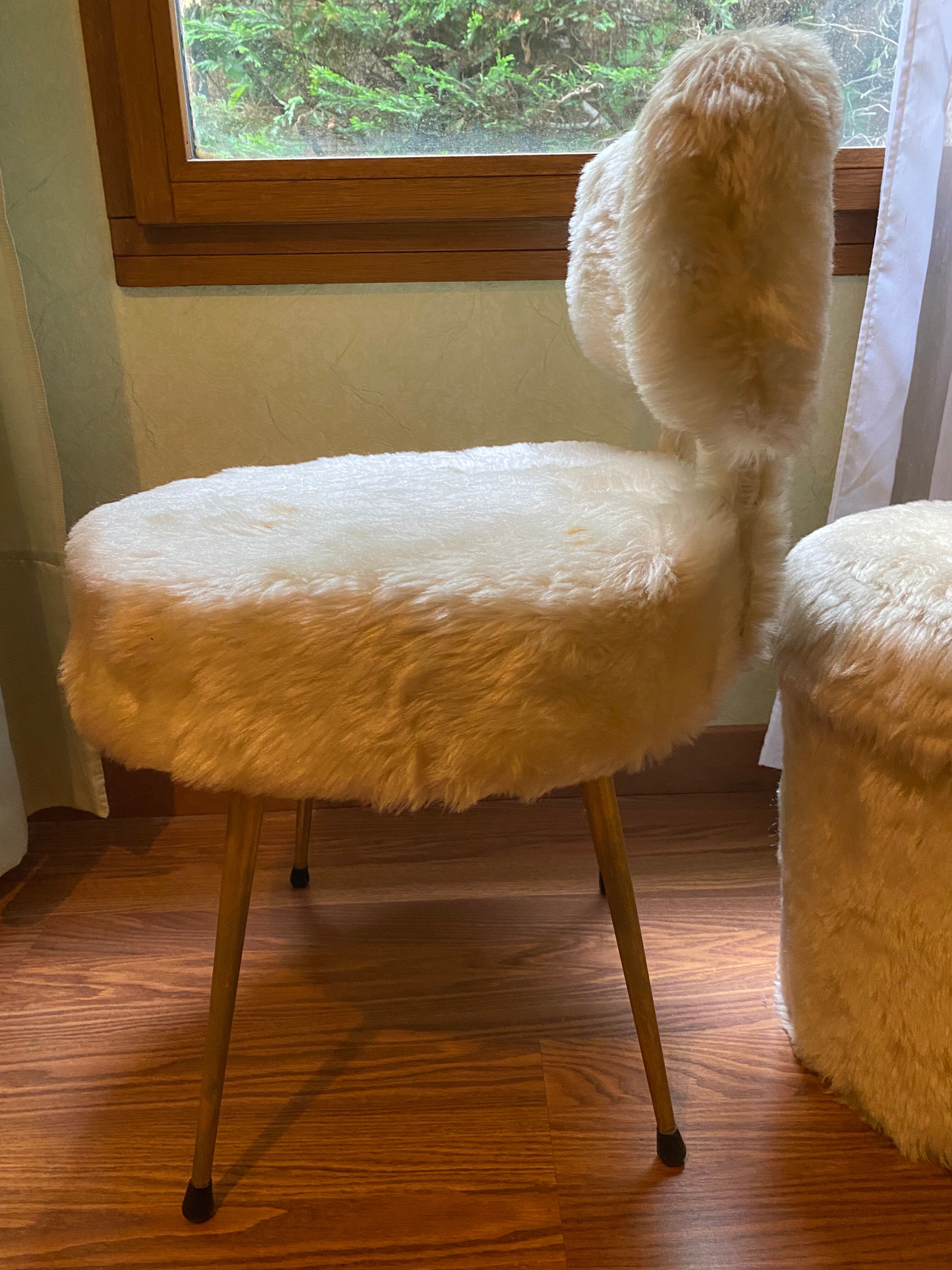 Lot 2 chaises et un pouf Pelfran