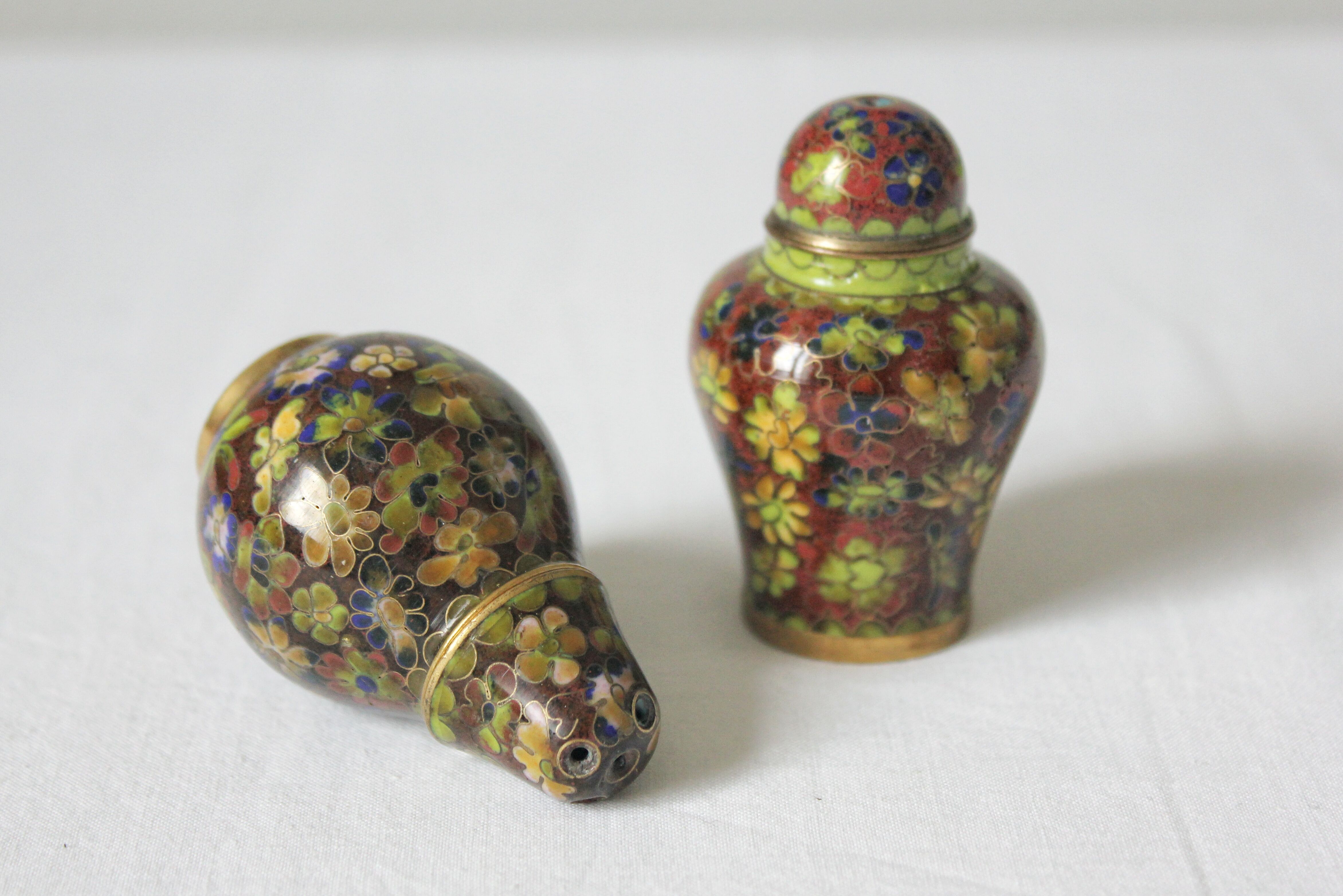 Salt shaker and pepper shaker in brass and vintage cloisonné enamel