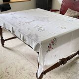 Embroidered tablecloth + 12 vintage napkins