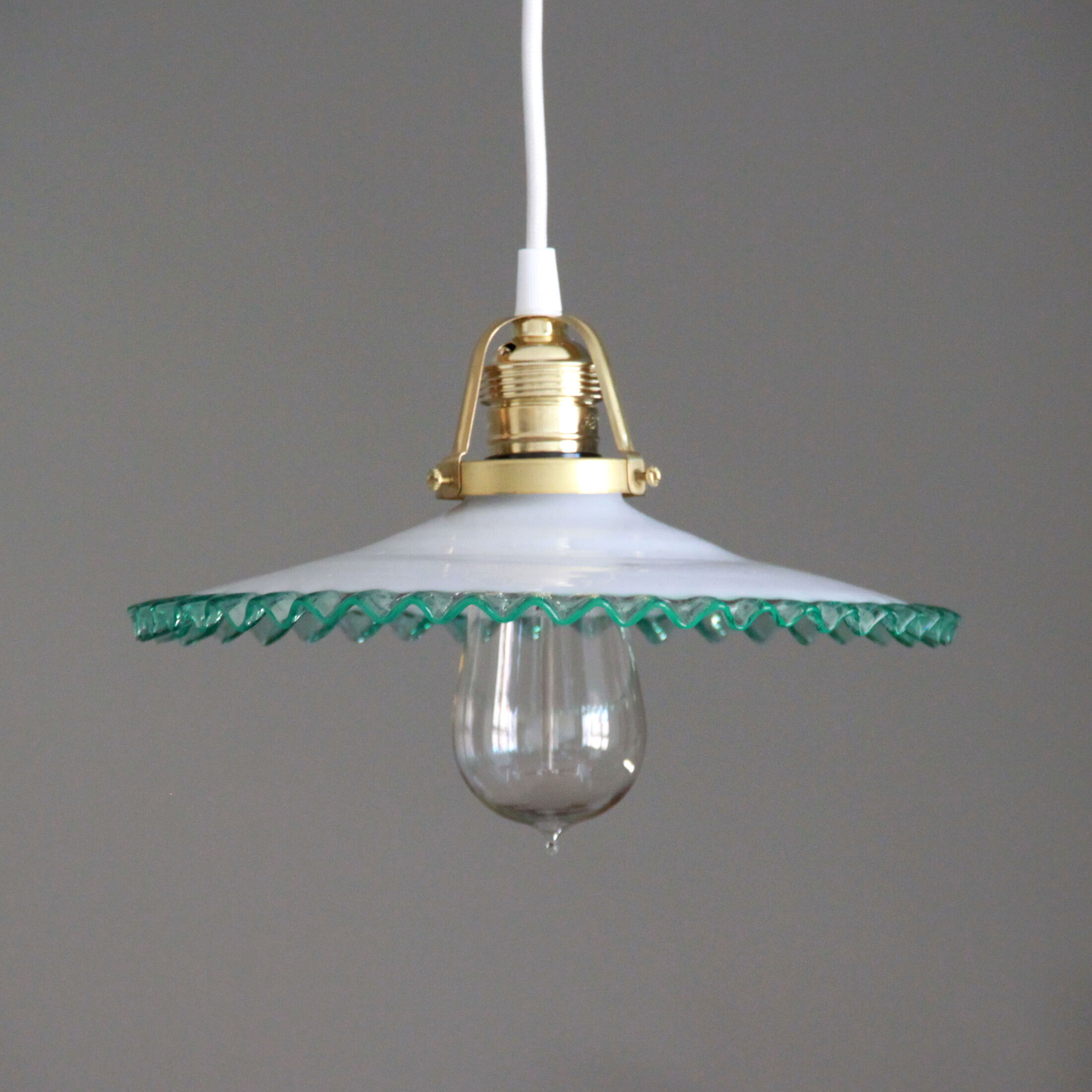 Suspension lampshade opaline flat vintage corrugated green edge