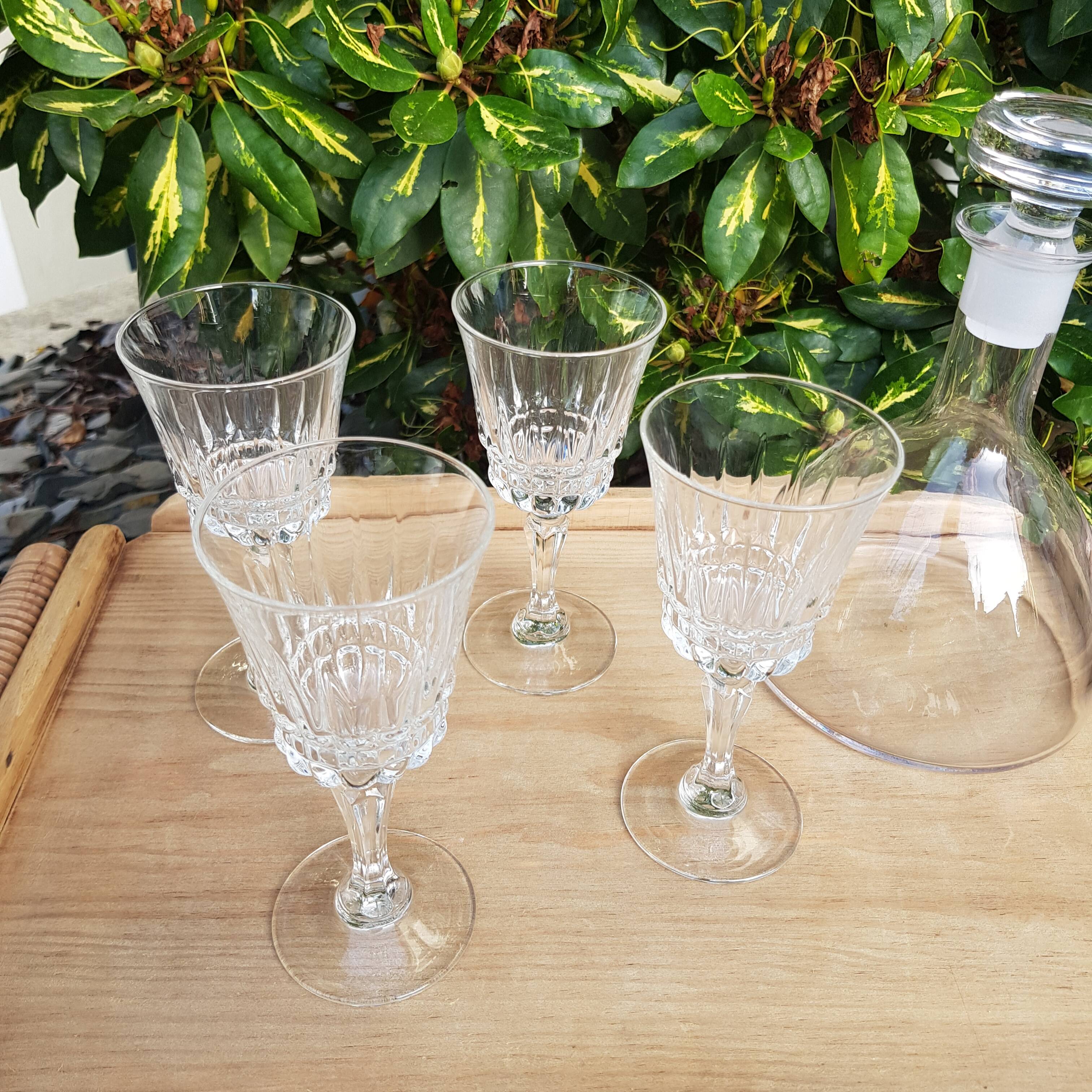 4 stemmed glasses