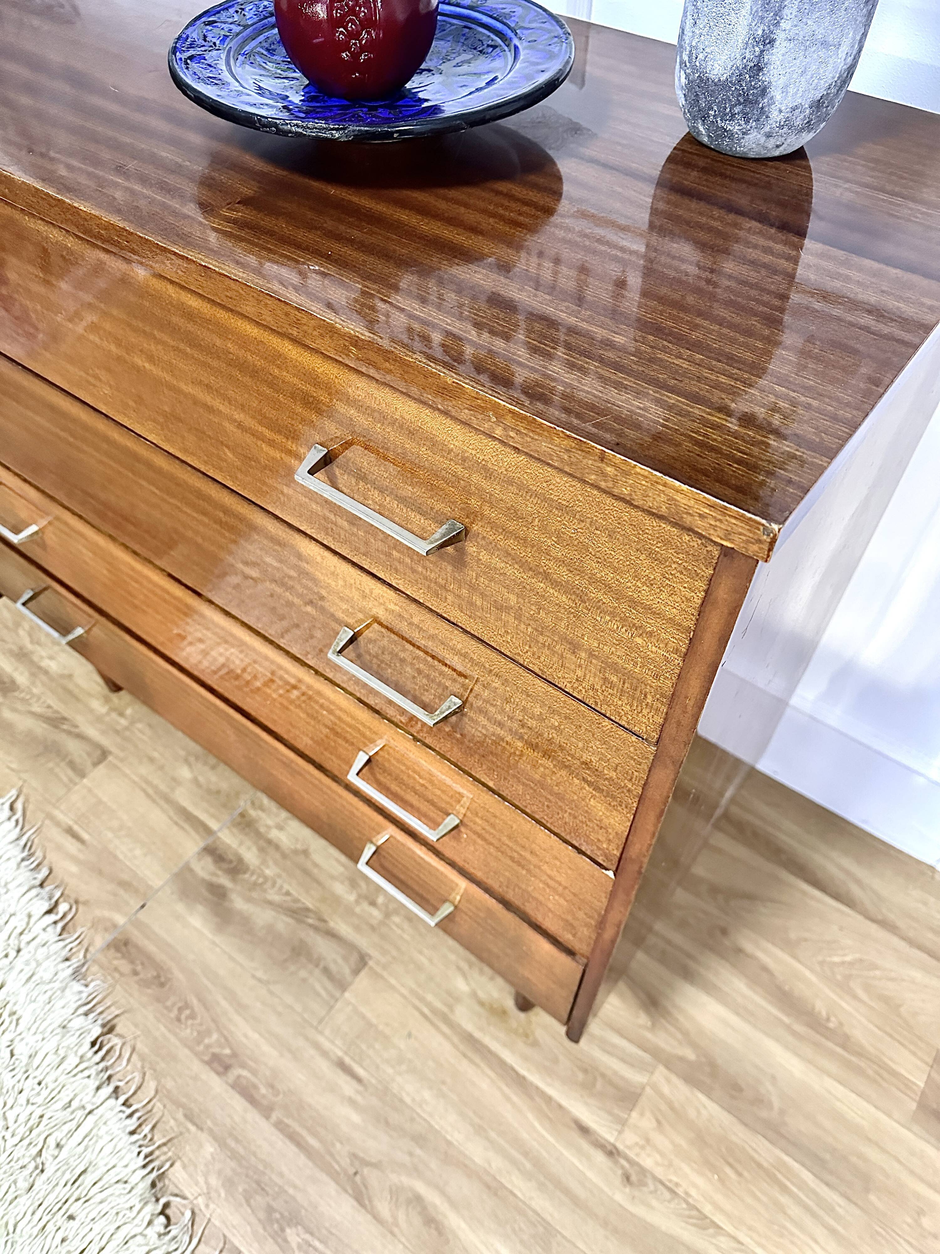 Vintage chest of drawers bobbin feet