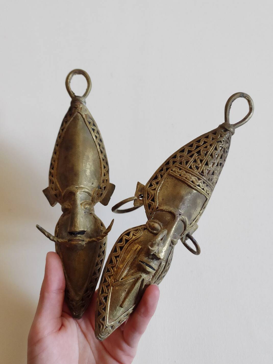 Duo de masques africains bronze