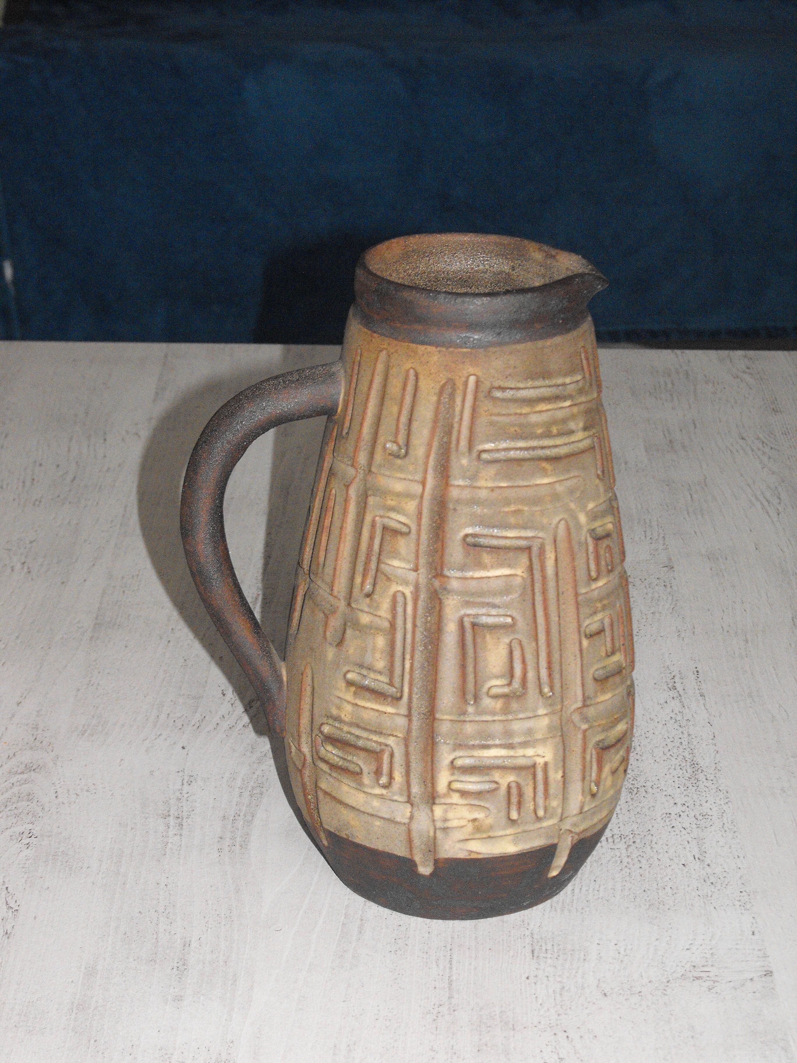 Alexander Kostanda's sandstone pitcher in Vallauris