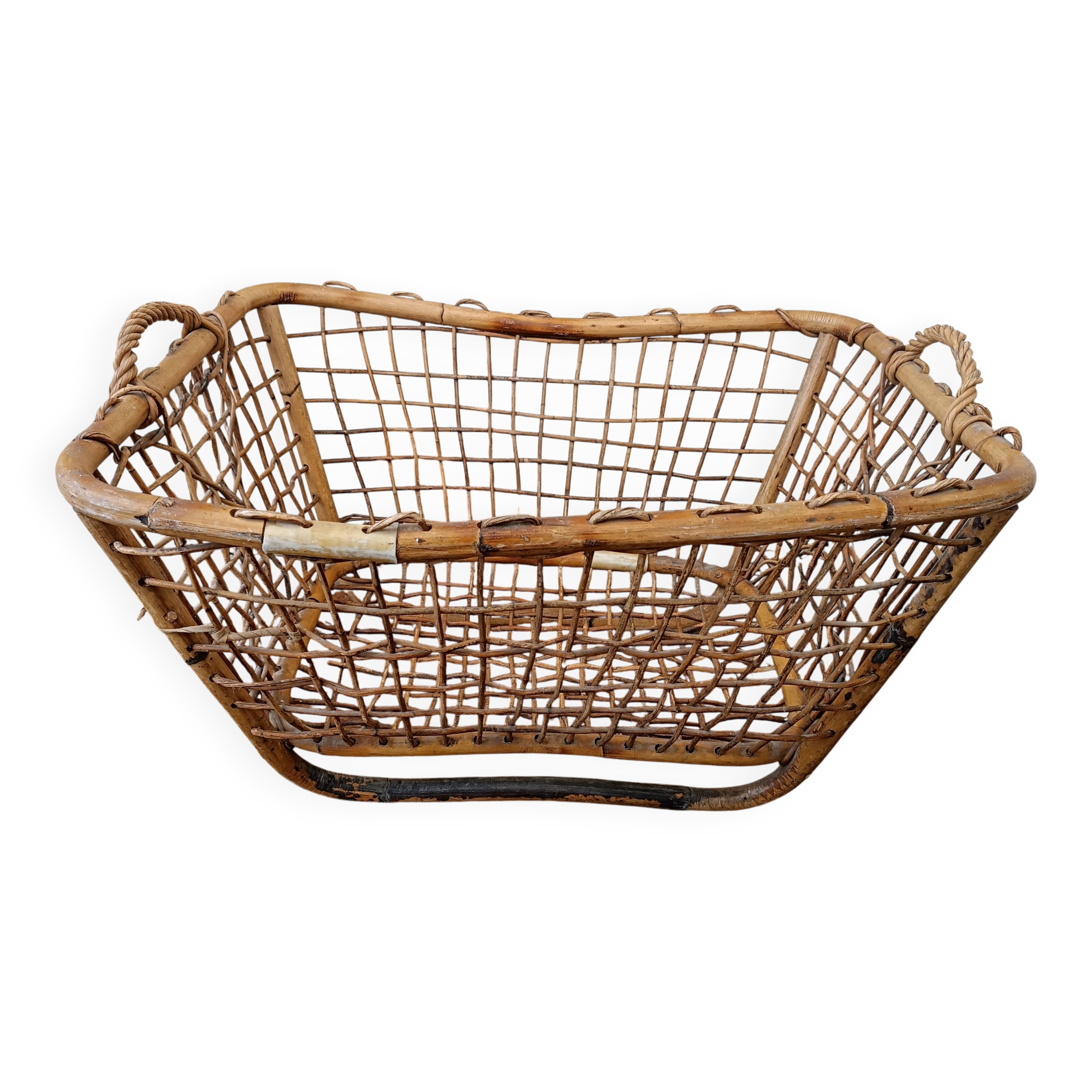 OLD BASKET OR LAUNDRY BASKET