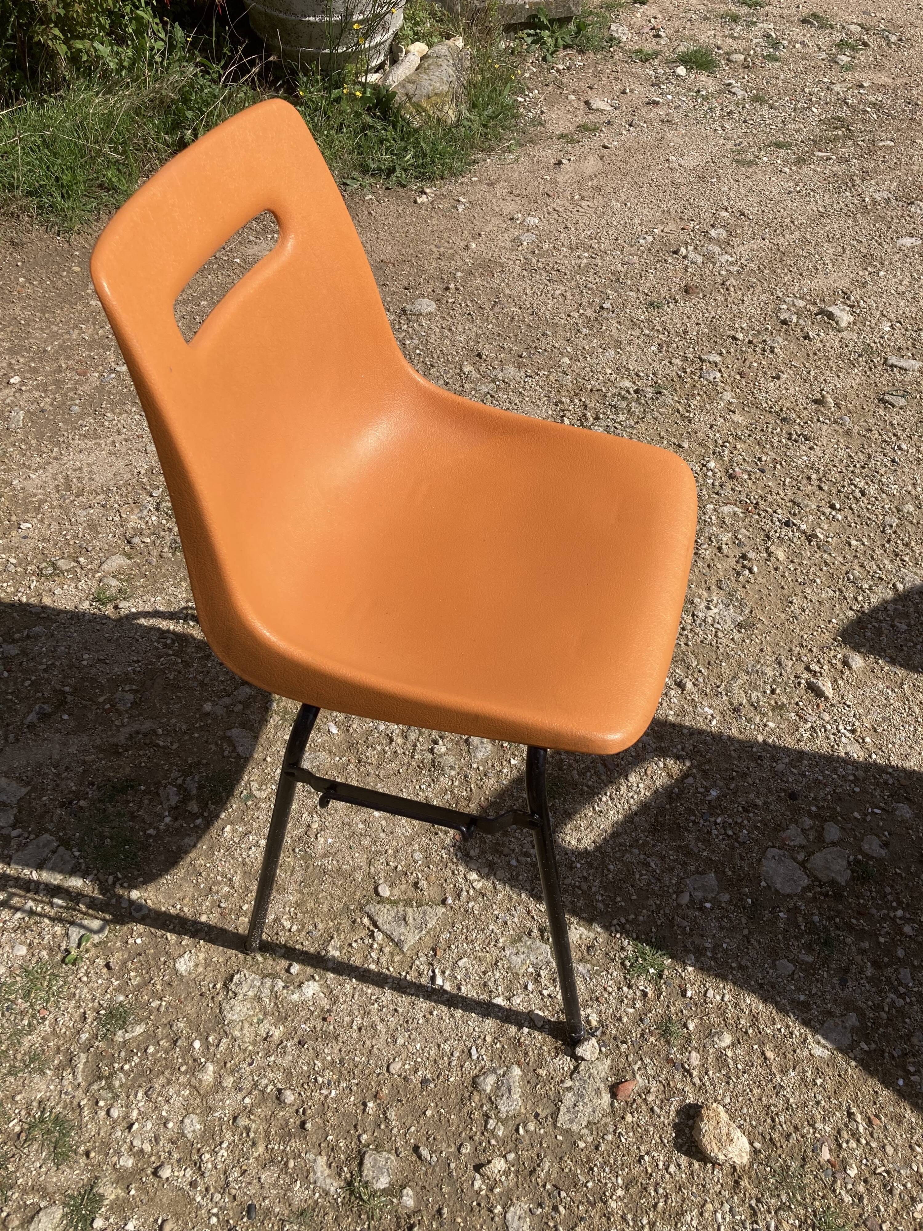 6 Grosfillex chairs from the 70s with orange shell.