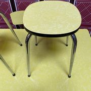 Ensemble formica jaune Roger Breton pour Tublac, table, 6 chaises, 2 tabourets, années 60