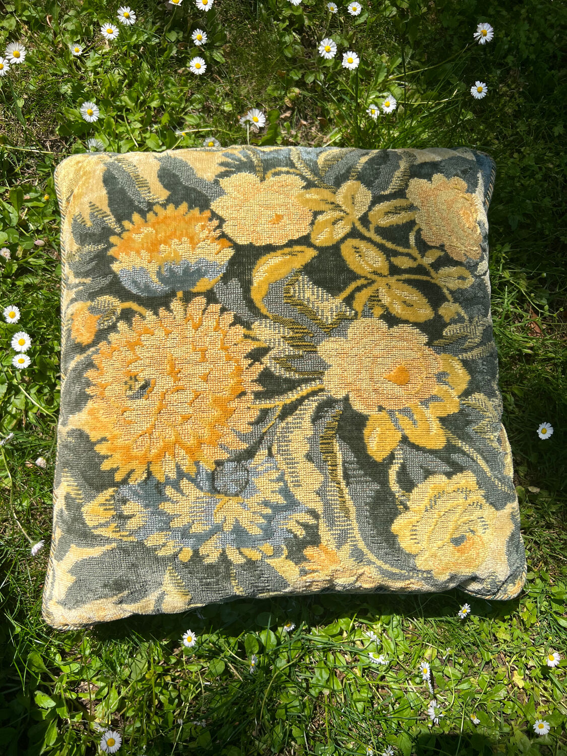 Set of vintage cushions