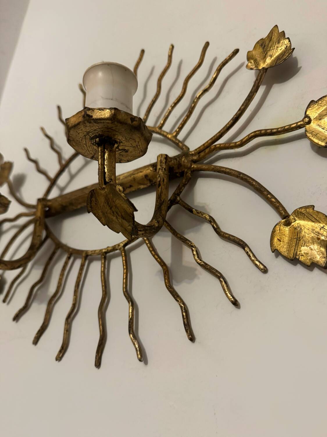 Applique soleil feuillage dorée années 60