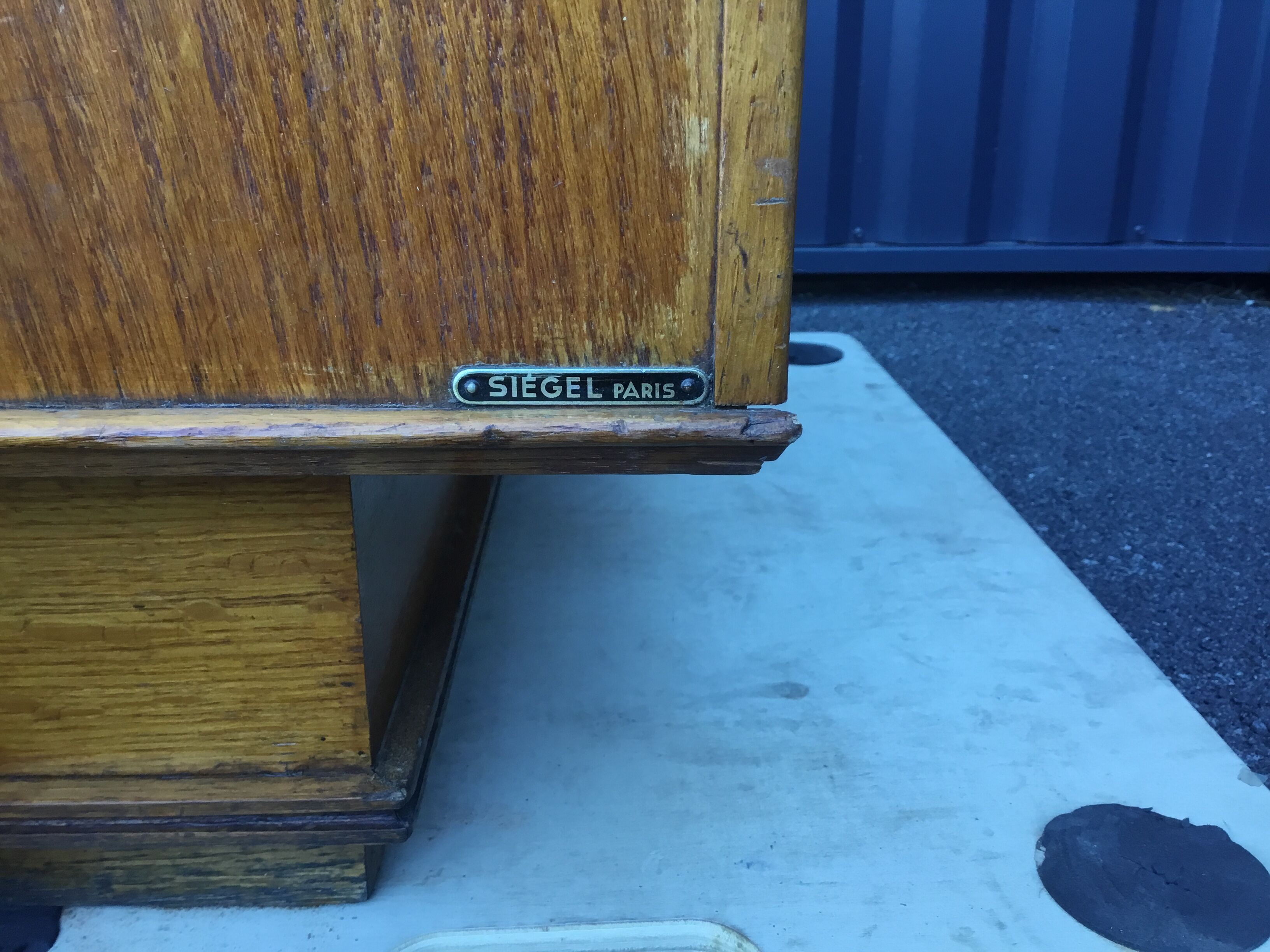 Store window counter