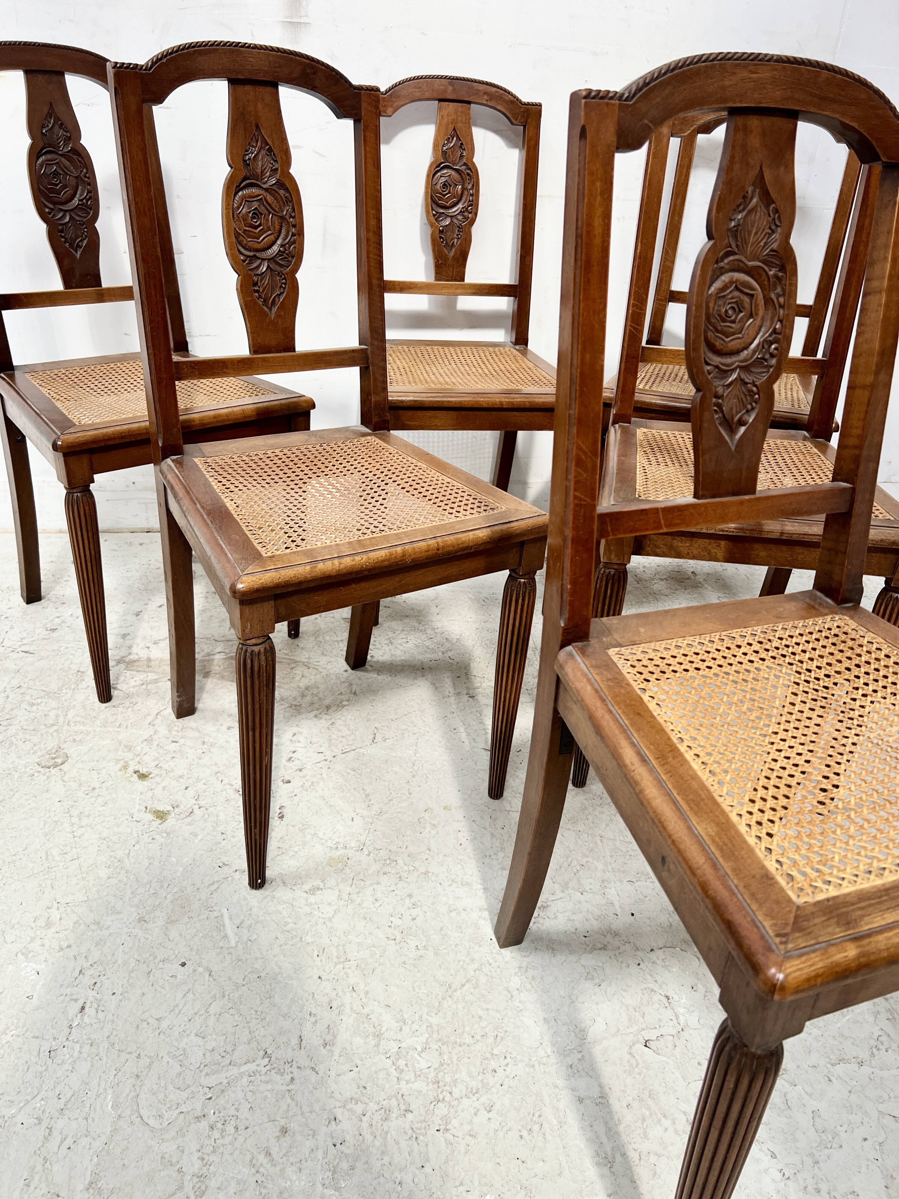 Set of six Art Deco chairs in solid walnut, 20th century.