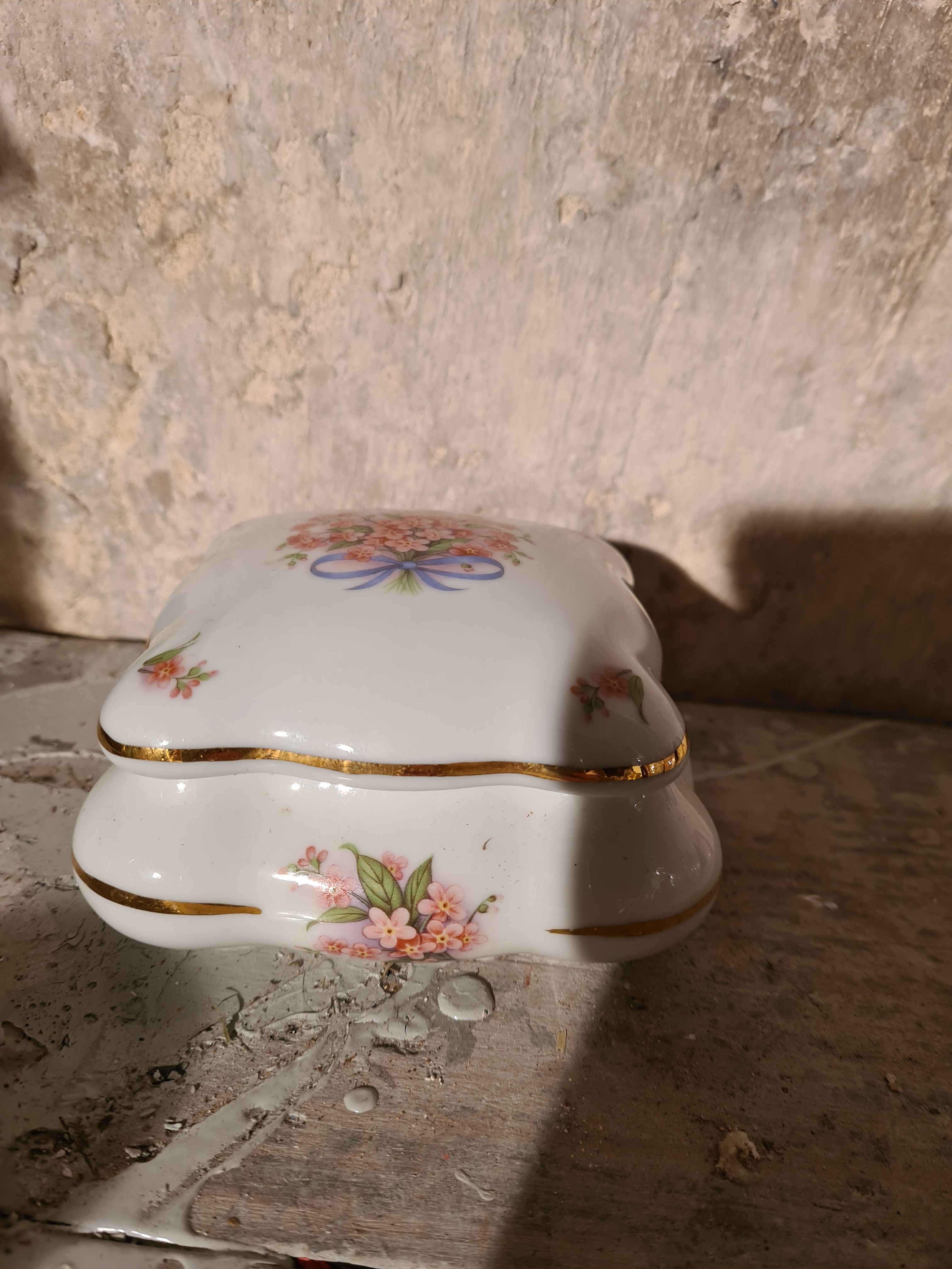 Boite en porcelaine