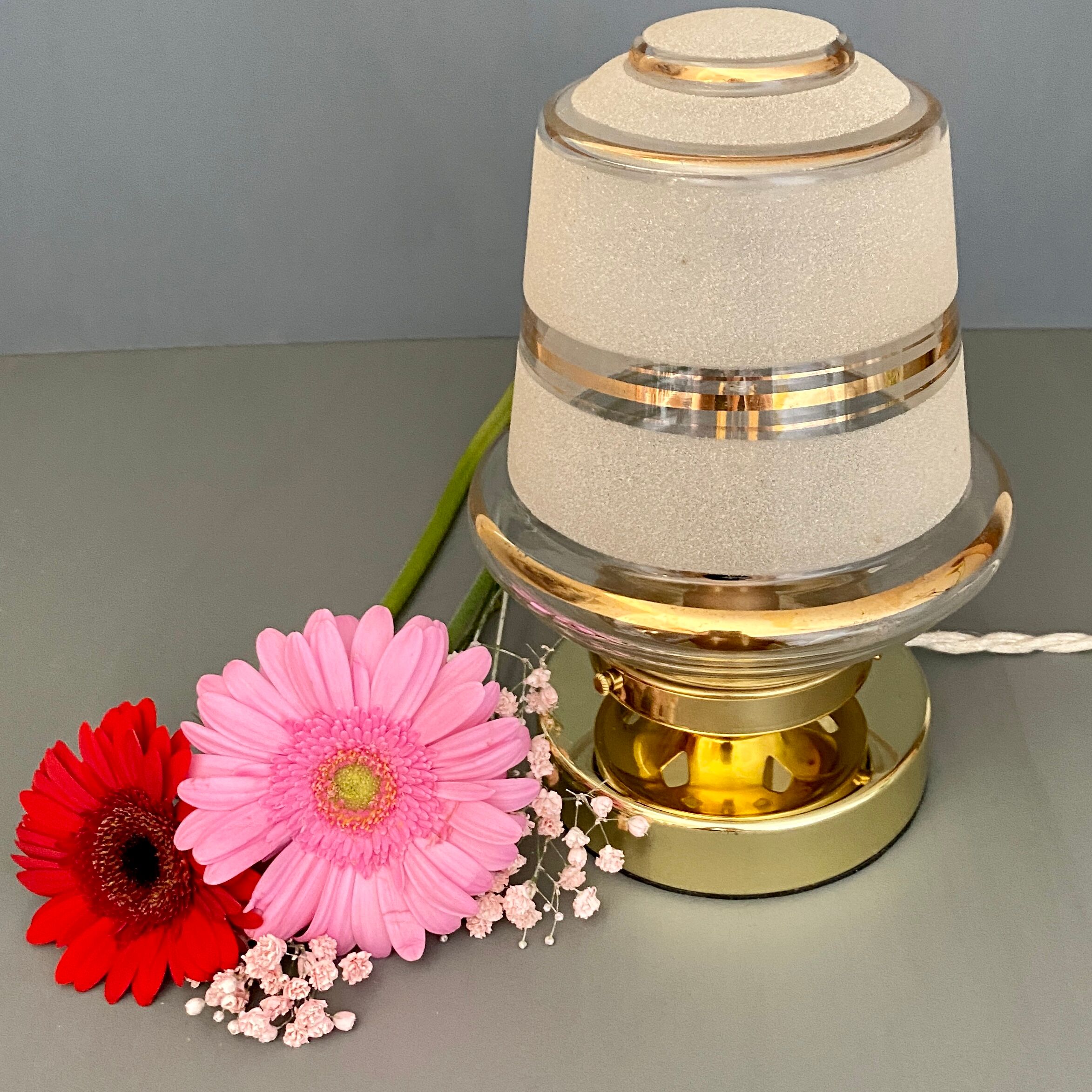 Vintage globe table lamp in white and gold frosted glass