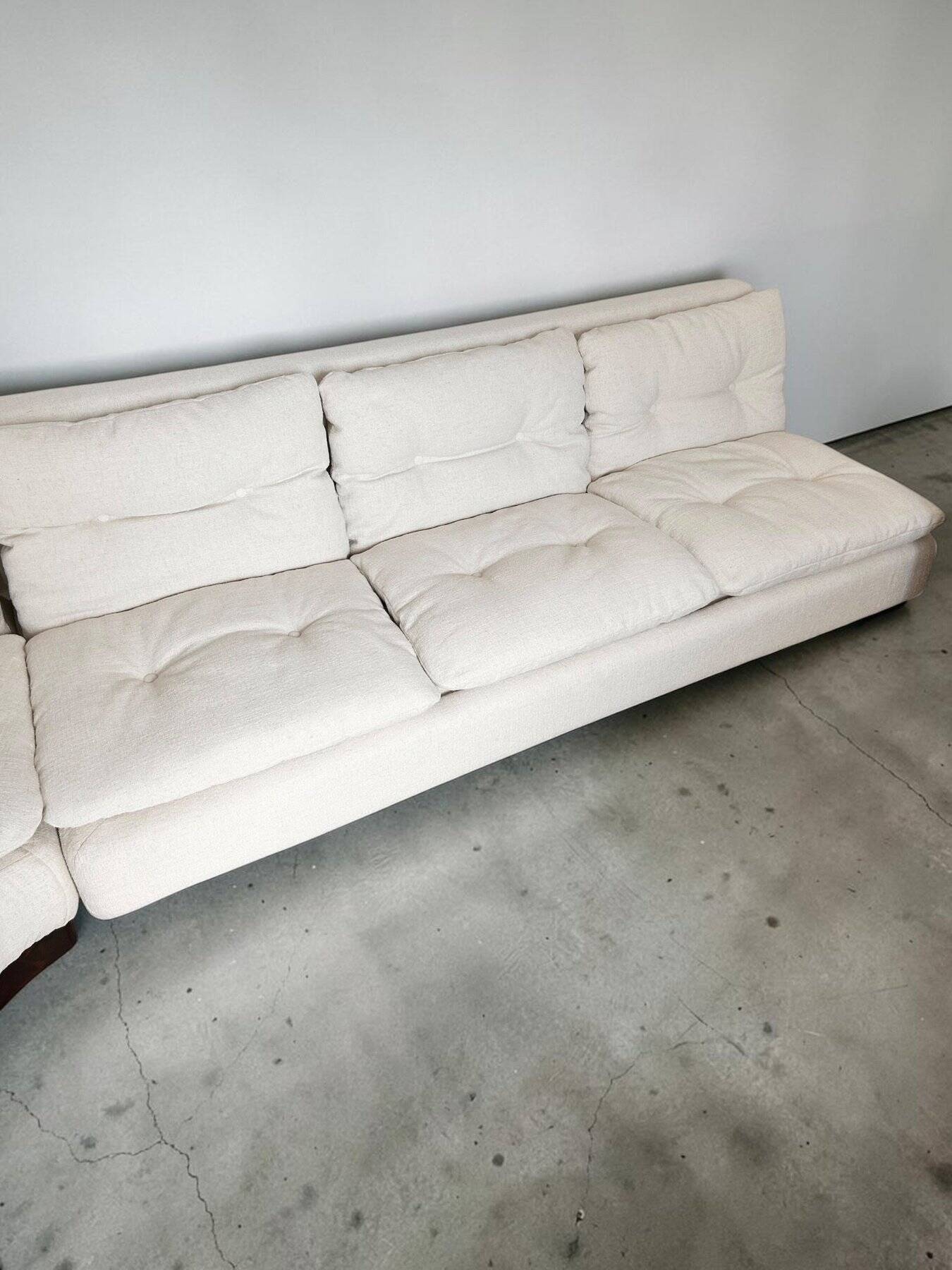 Fratelli Saporiti modular canapé in ecru boucle linen 1970