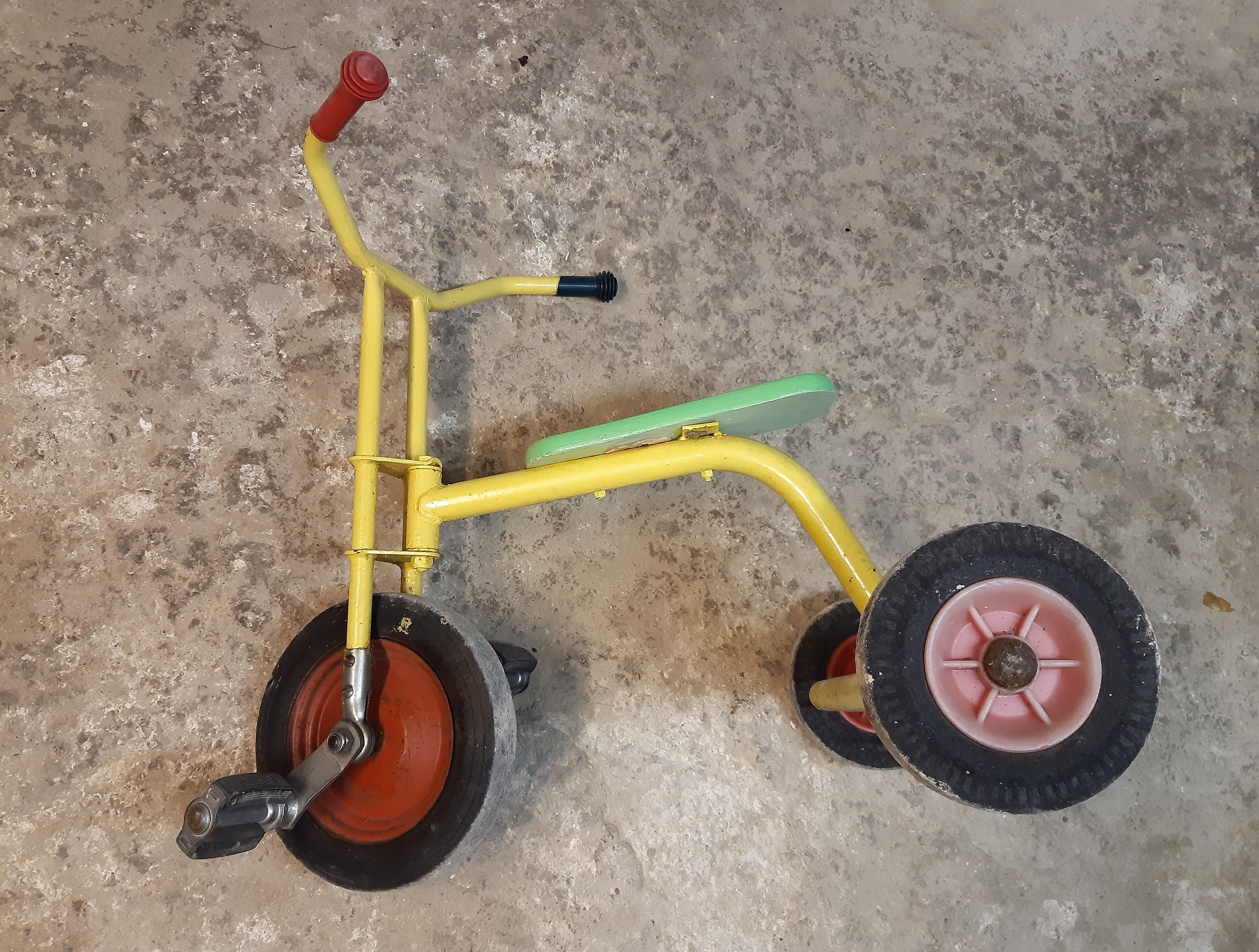 Tricycle 2-4 ans d'école vintage