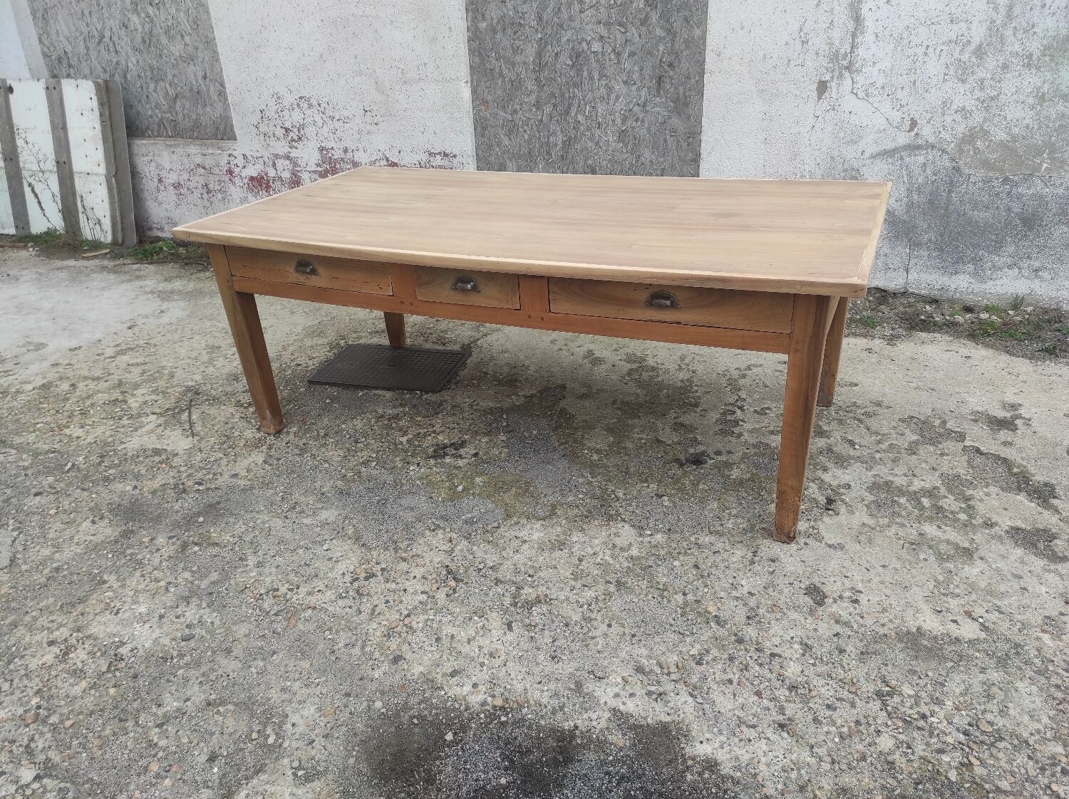 Old farmhouse table of 2x1 m and 8 places in beech and oak
