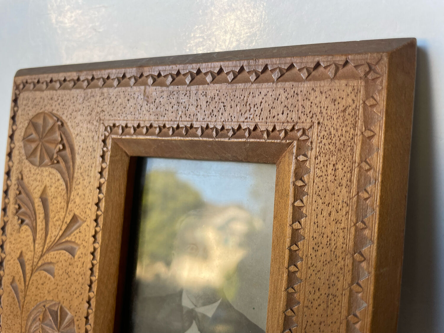 Antique hand carved  frame solid wood  19.5 cm x 13.5 cm