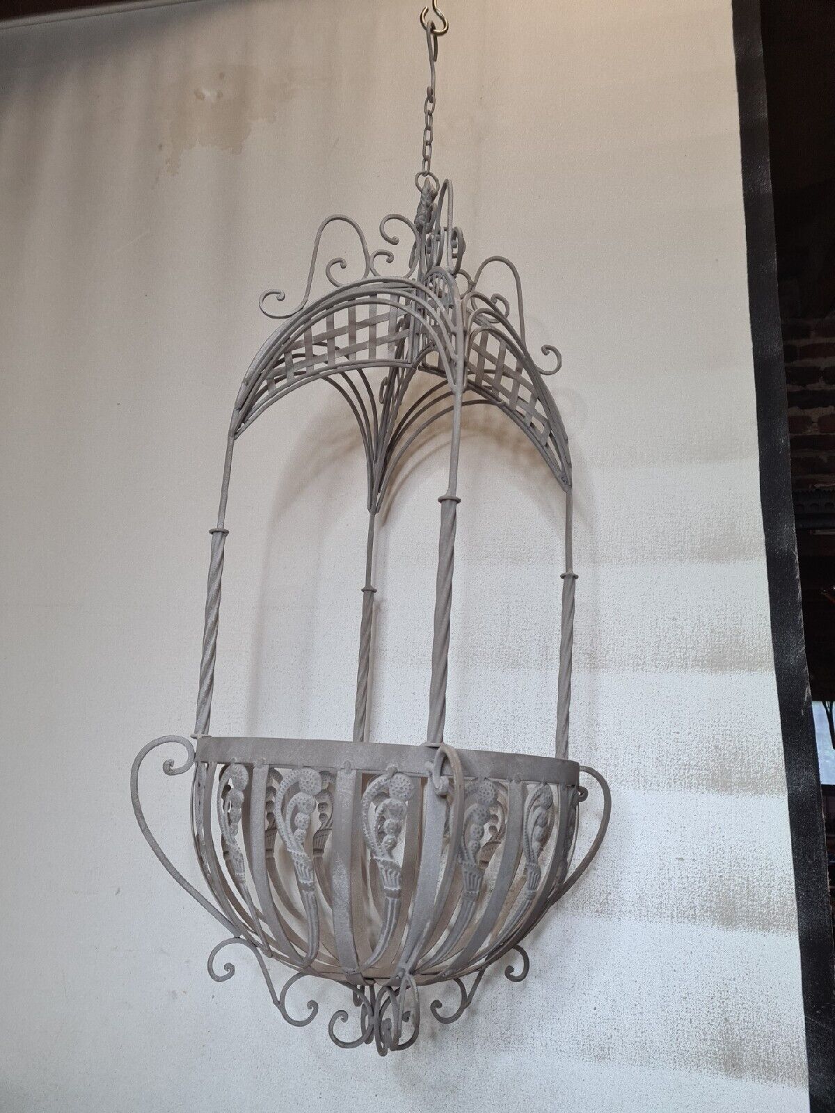 Lantern-shaped pendant lamp for iron flowers