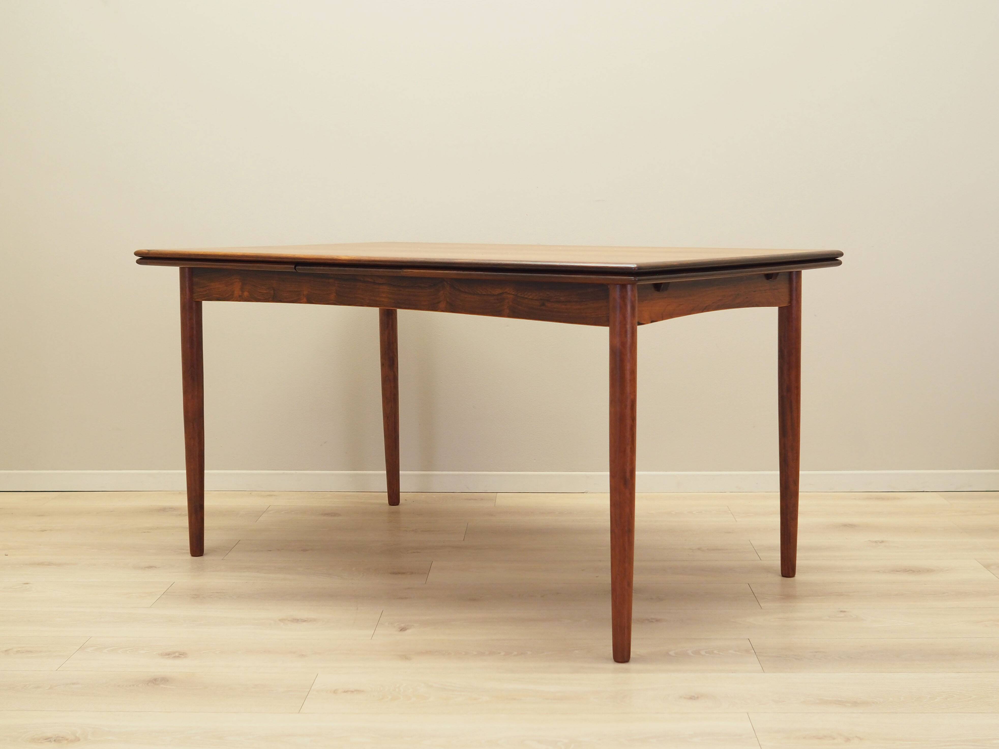 Table en palissandre, design danois, années 1970, production : Danemark