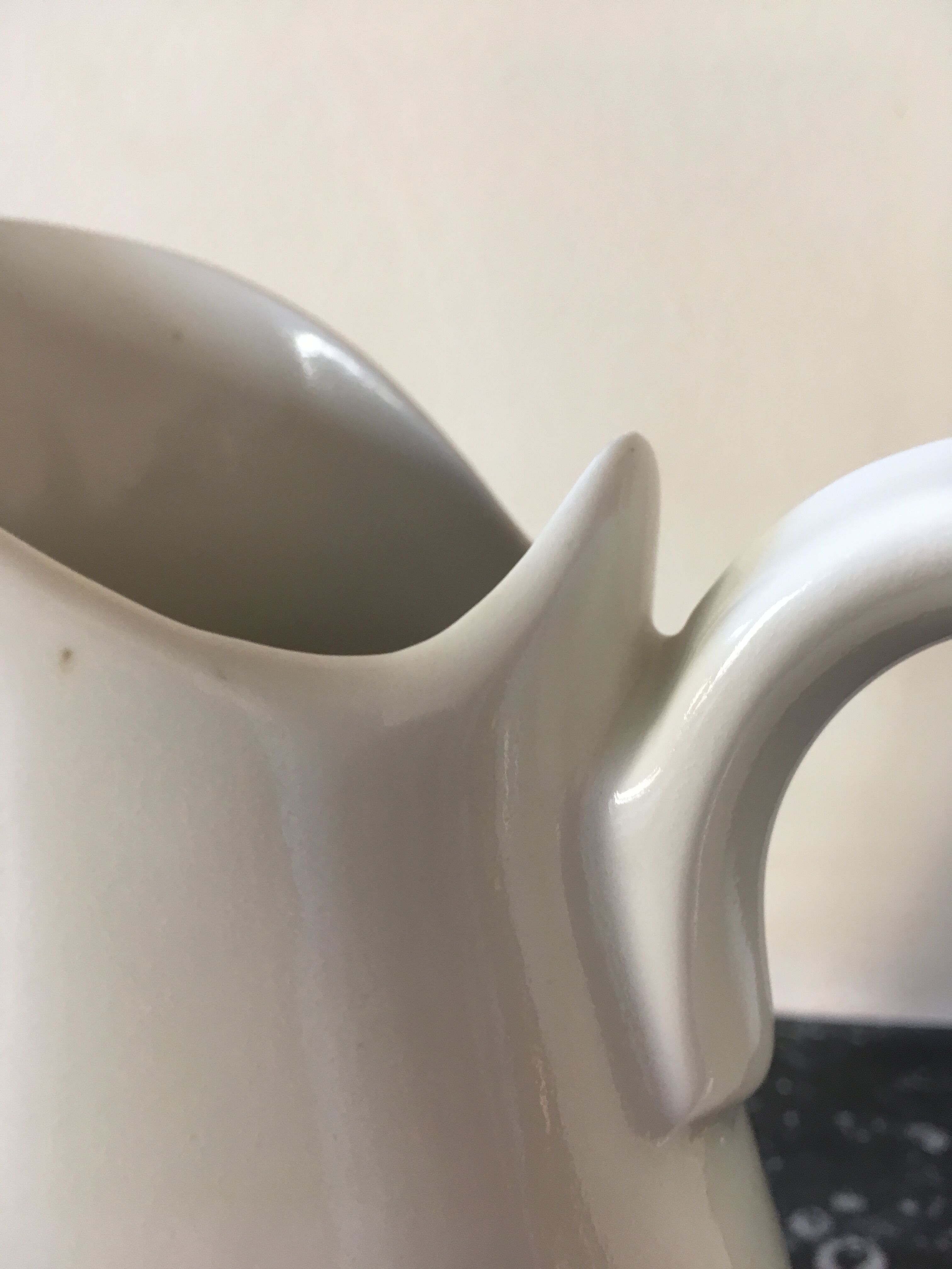 Broc in white fire porcelain with large spout