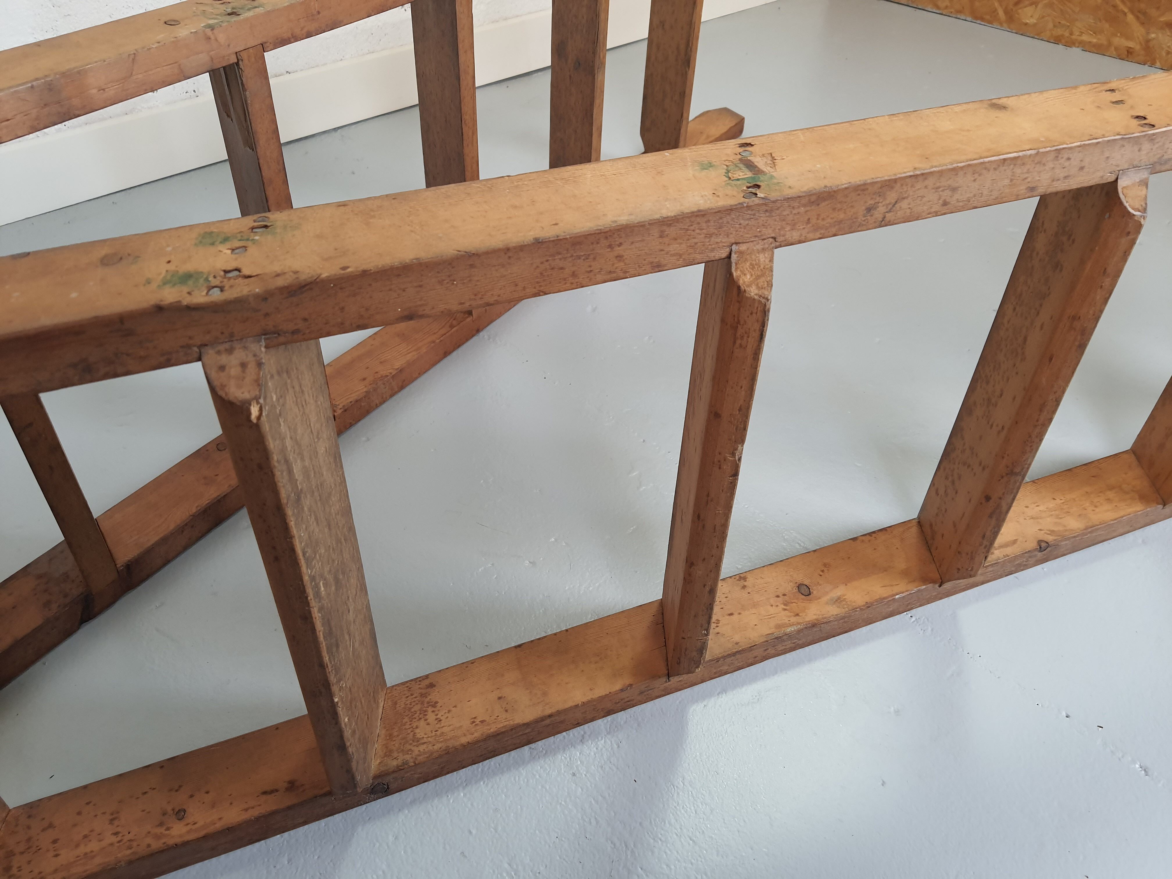 Retractable miller's ladder