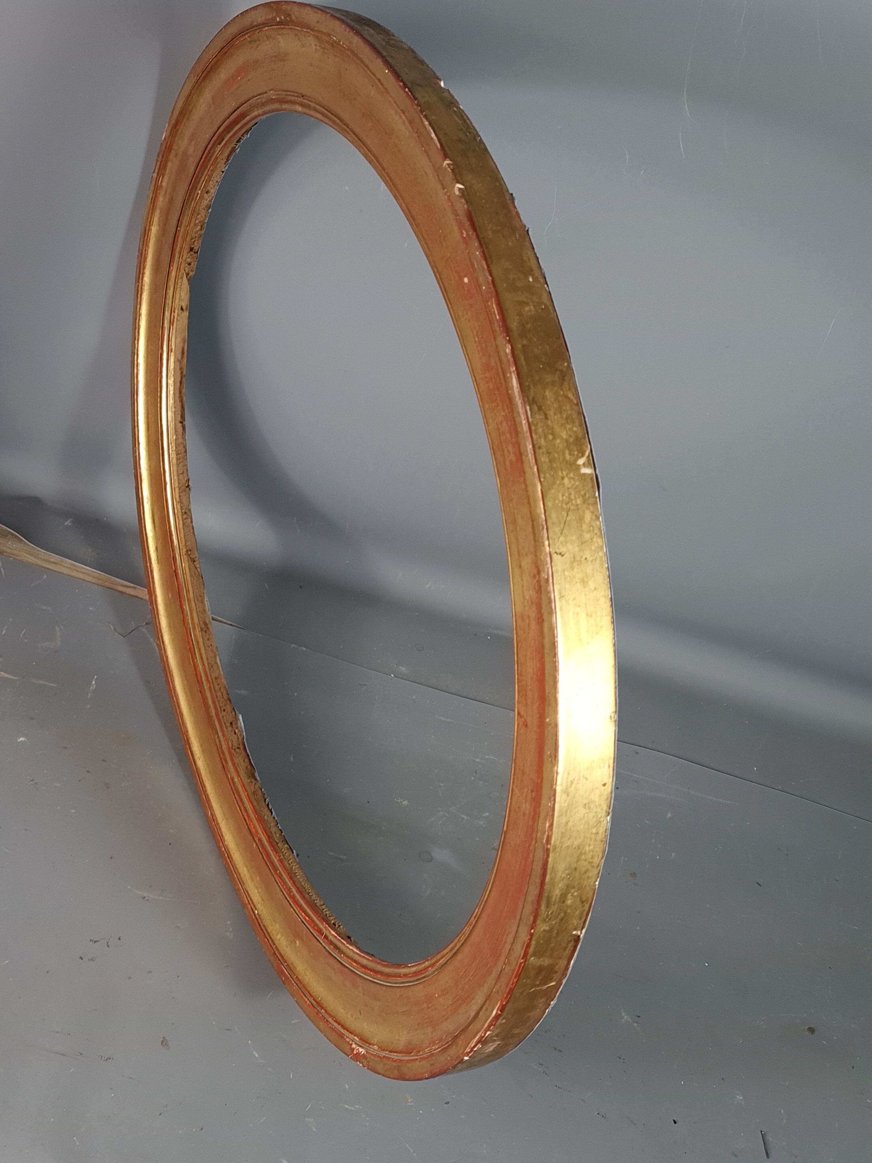 Old oval frame gilded wood with gold leaf 58.5x48.5 cm, foliage 49.8x40.8 cm SB