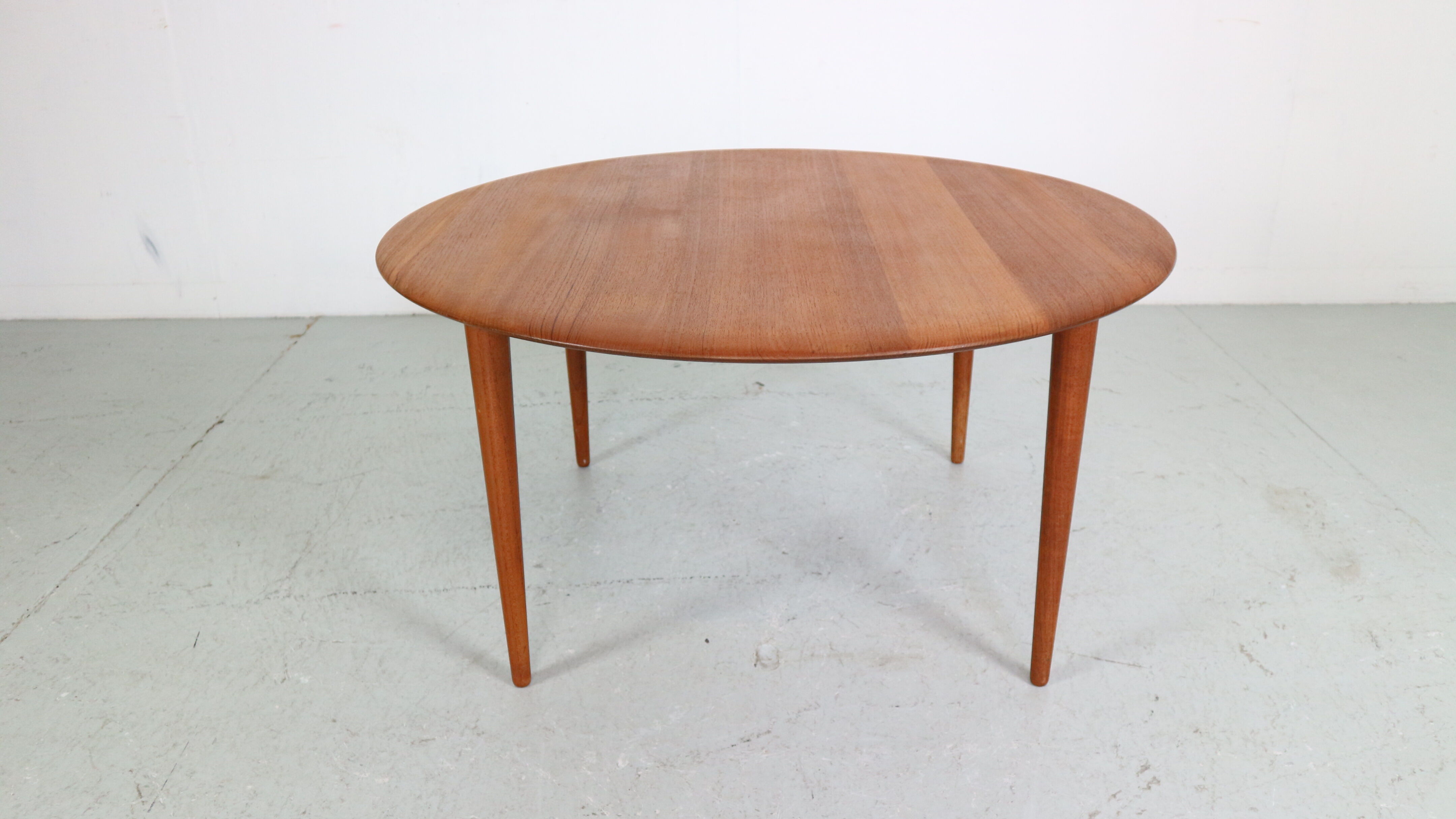 Peter Hvidt& Orla Mølgaard Nielsen Teak Round Coffee Table for France& Son, 1950