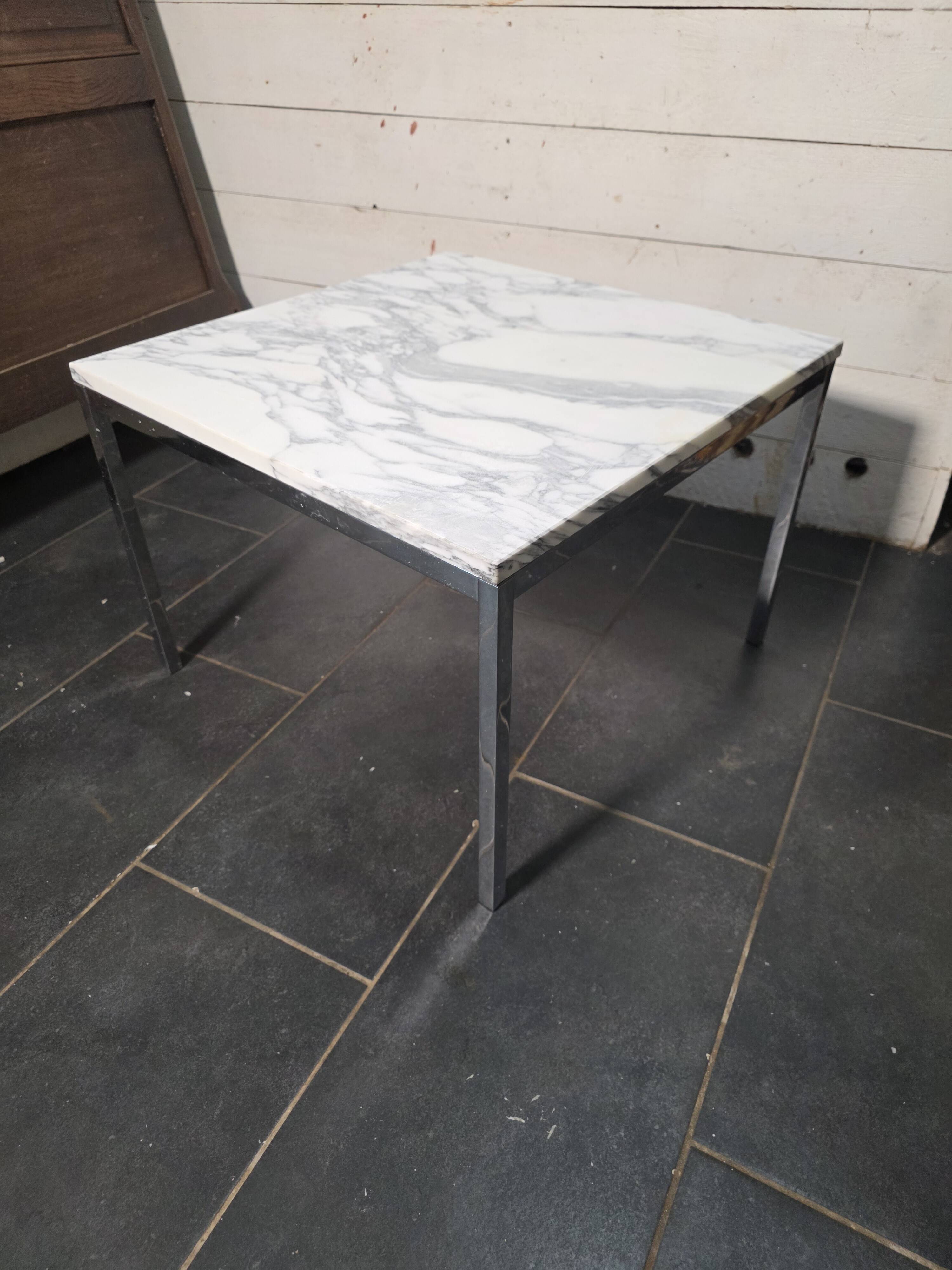 Table basse Roche Bobois en métal chromé dessus marbre,  1970