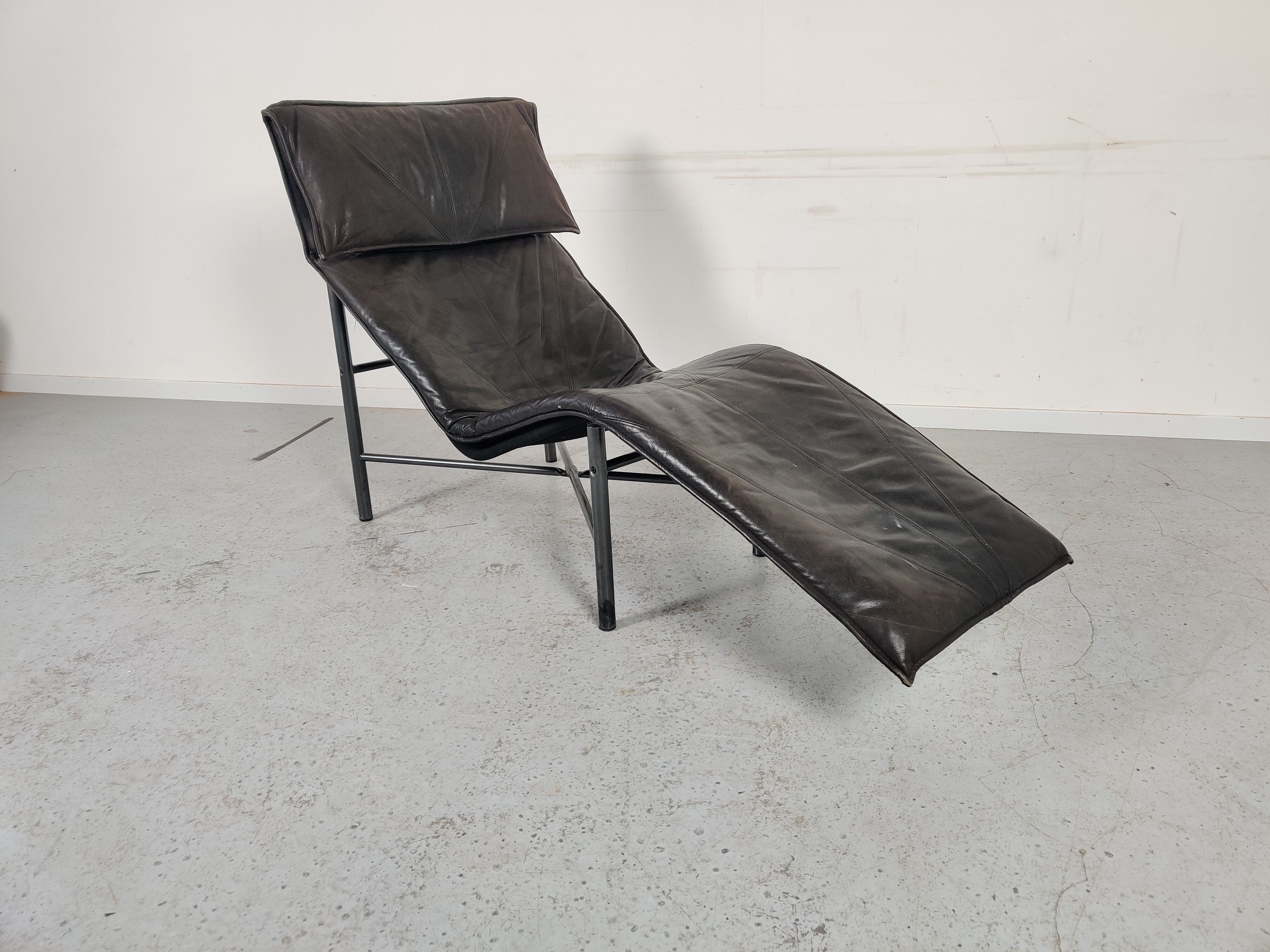 Tord Bjorklund leather chaise longue, 80s