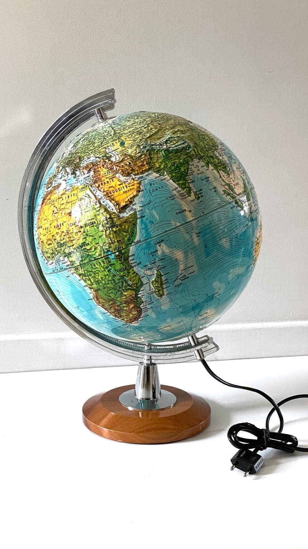 Luminous globe and reliefs made in Italy vintage