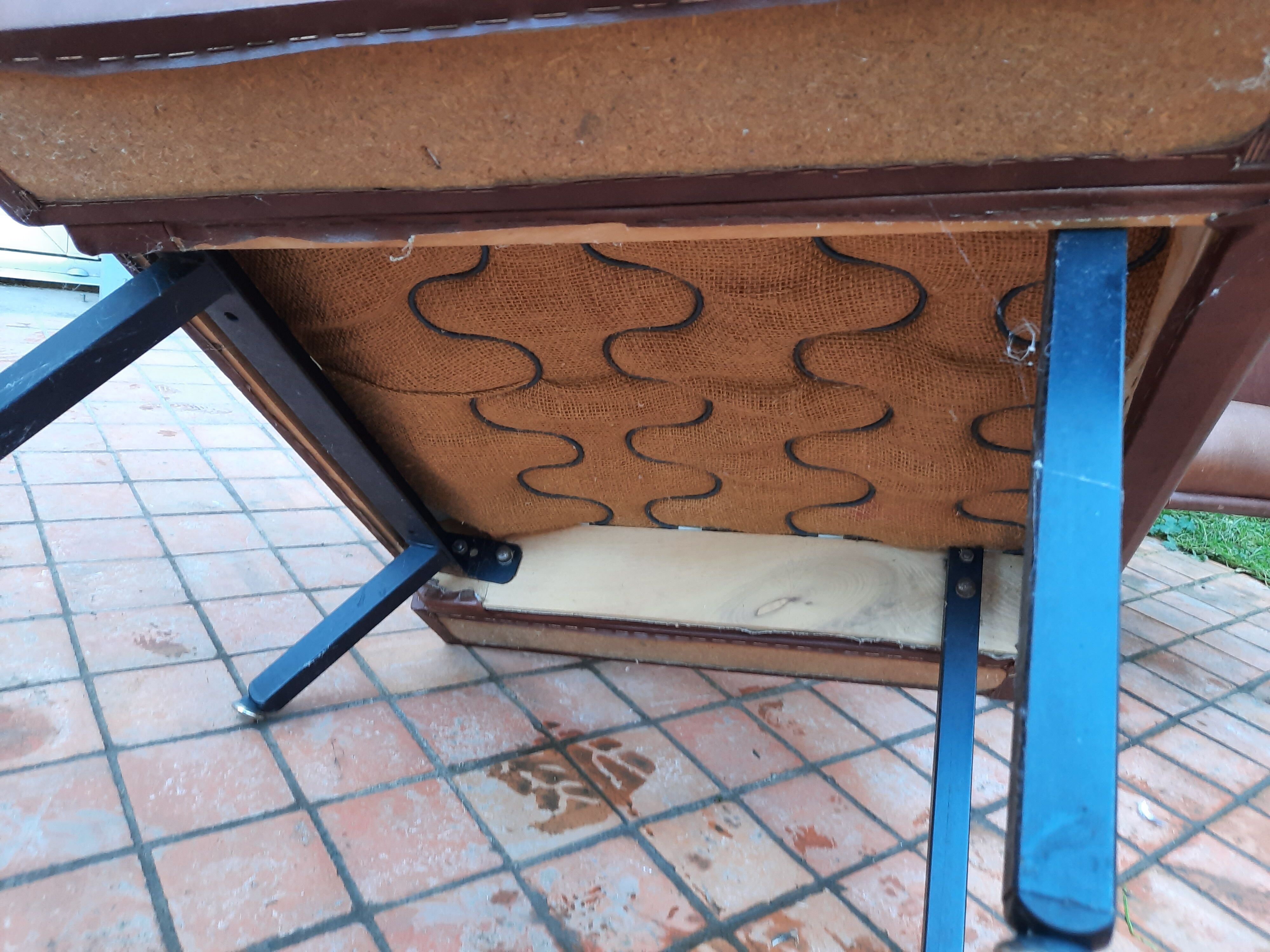 Paire de fauteuils en skaï année 50