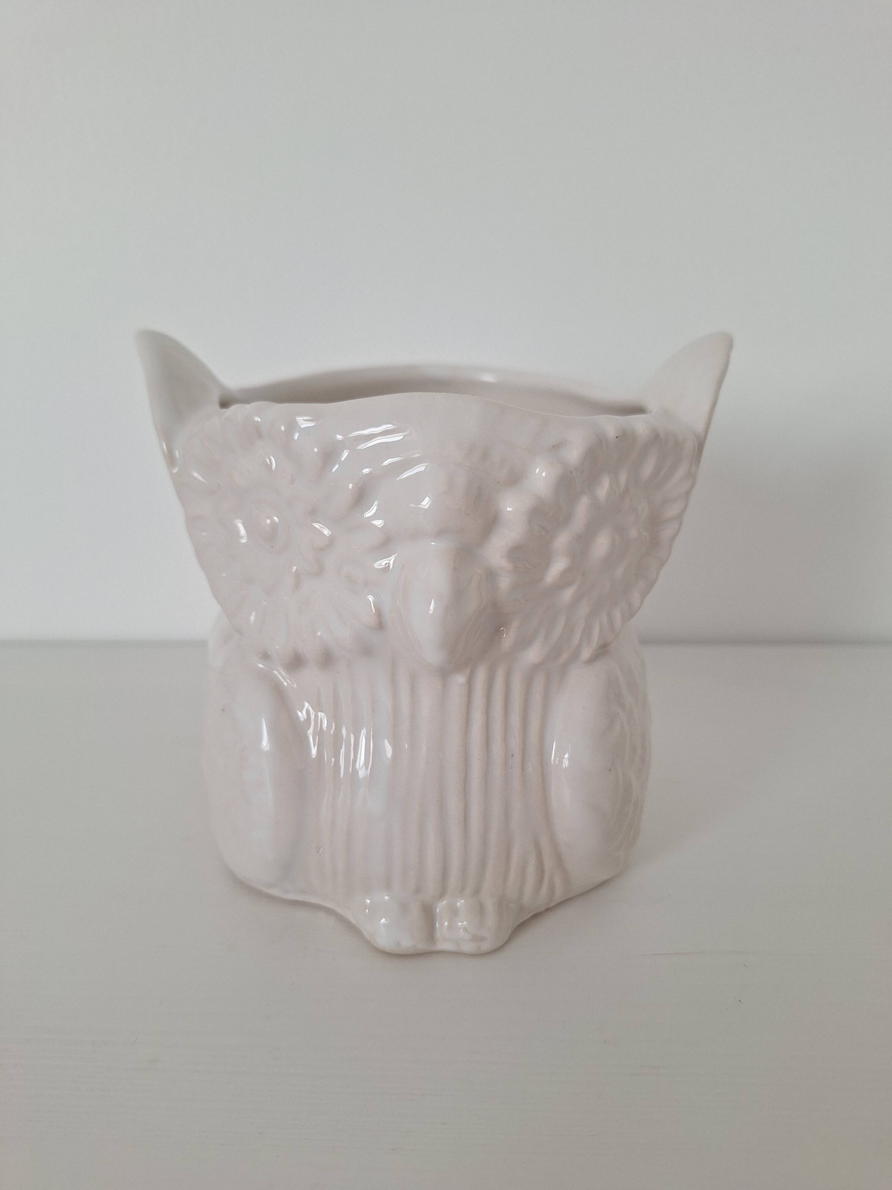 Vase / White owl planter