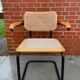 Chaise modèle Cesca conçue par Marcel Breuer avec accoudoirs à structure noire