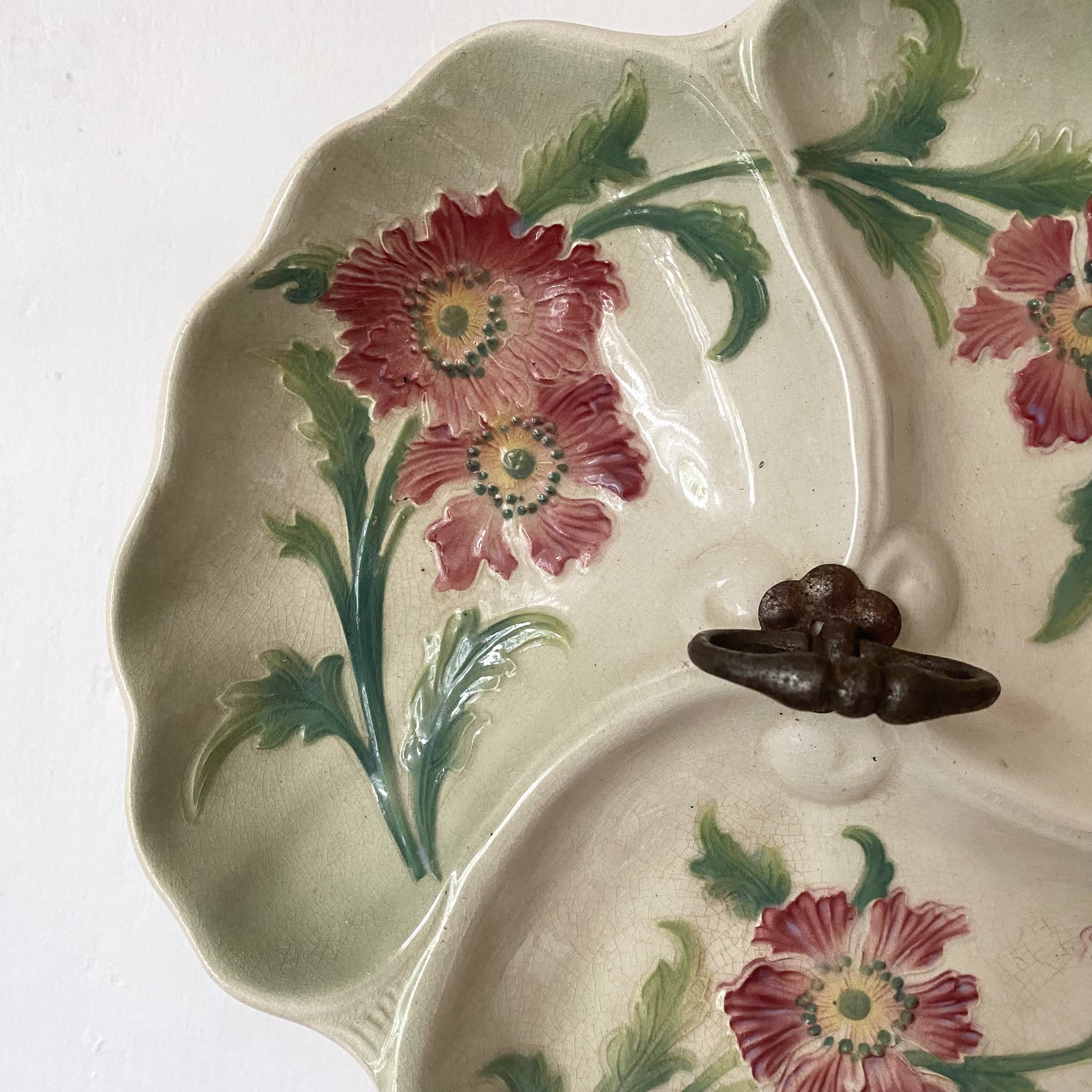 Art Nouveau slip dish with poppy decoration