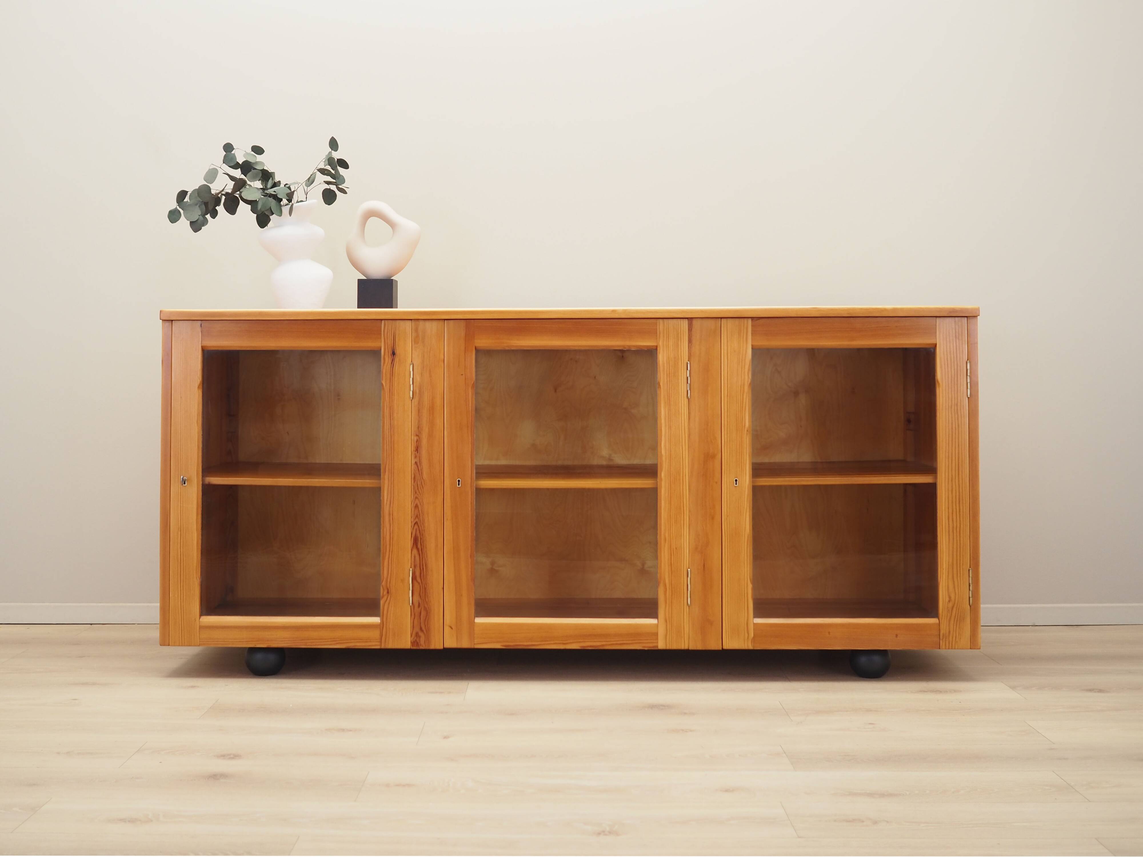 Pine showcase, Danish design, 1980s, production: Denmark