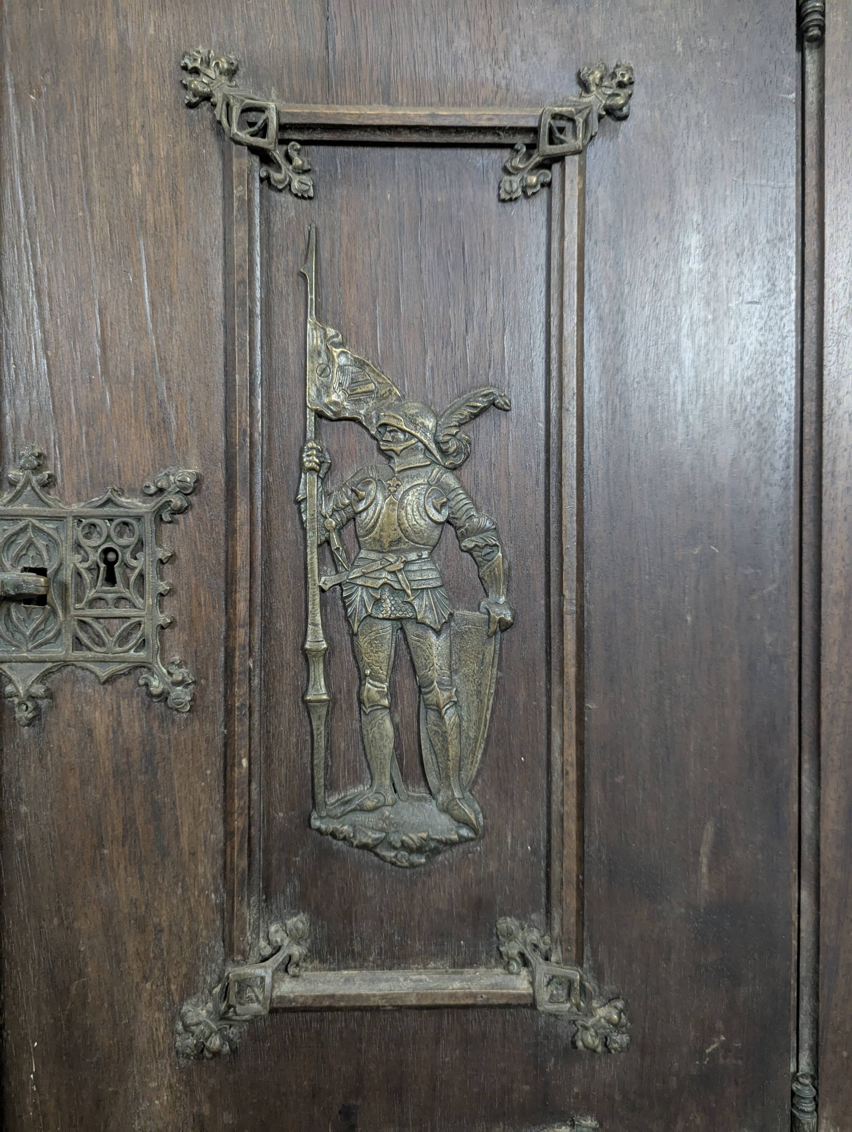 Meuble à hauteur d'appui attribué à M. Ringell