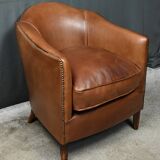 Solange club armchair in sheepskin leather.