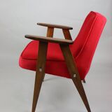 Fauteuil red velvet 366 de Józef Chierowski années 1970