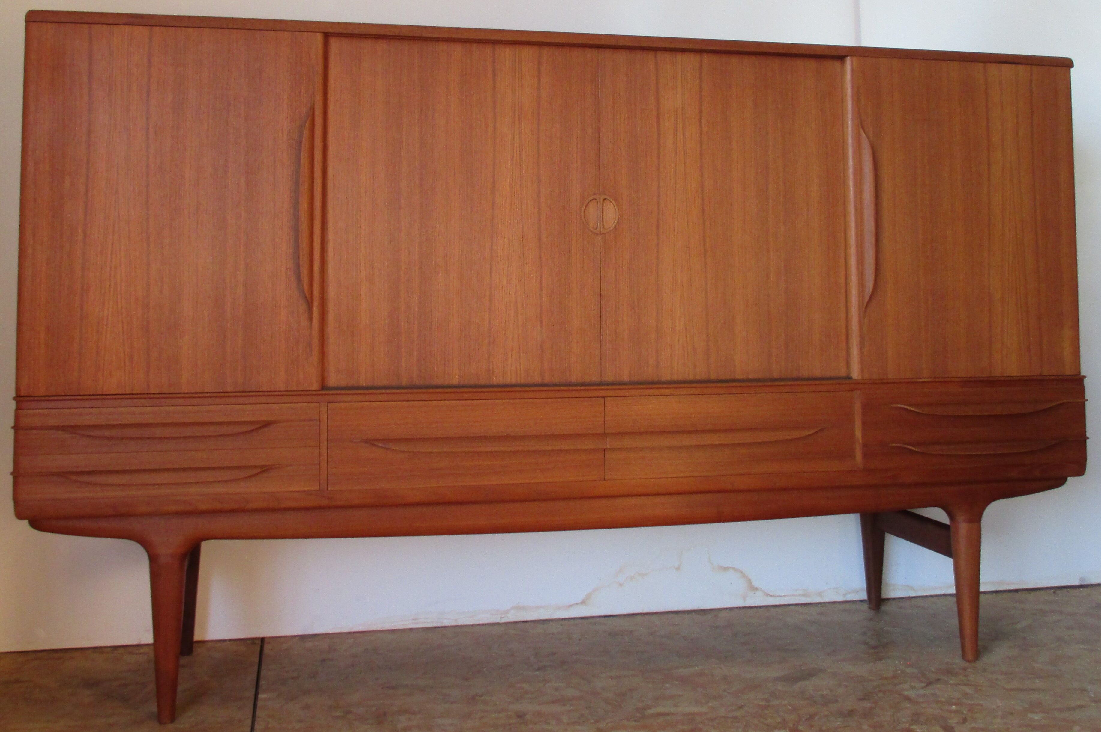 Enfilade haute danoise en teck de Johannes Andersen