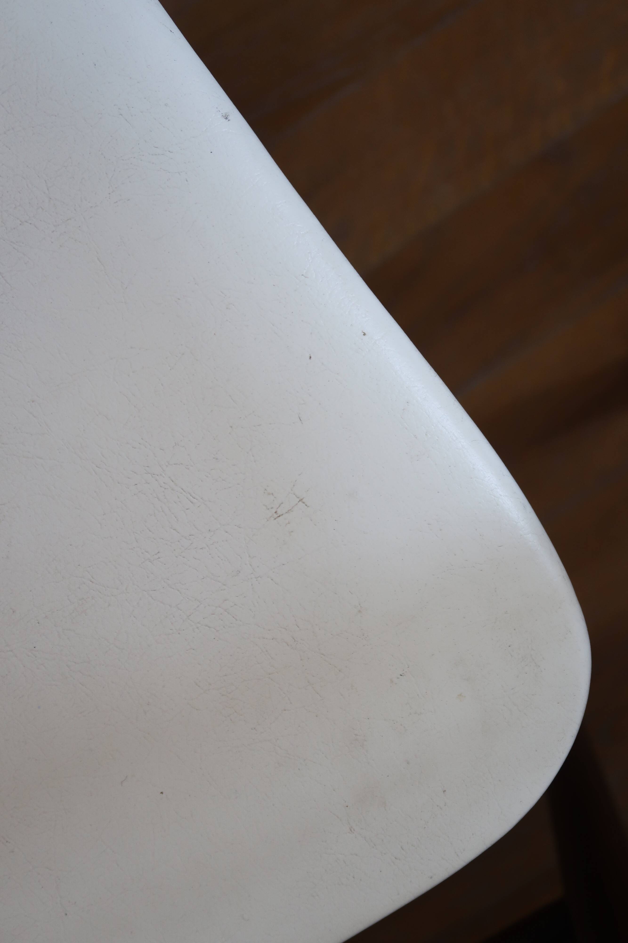 6 Scandinavian chairs skaï white