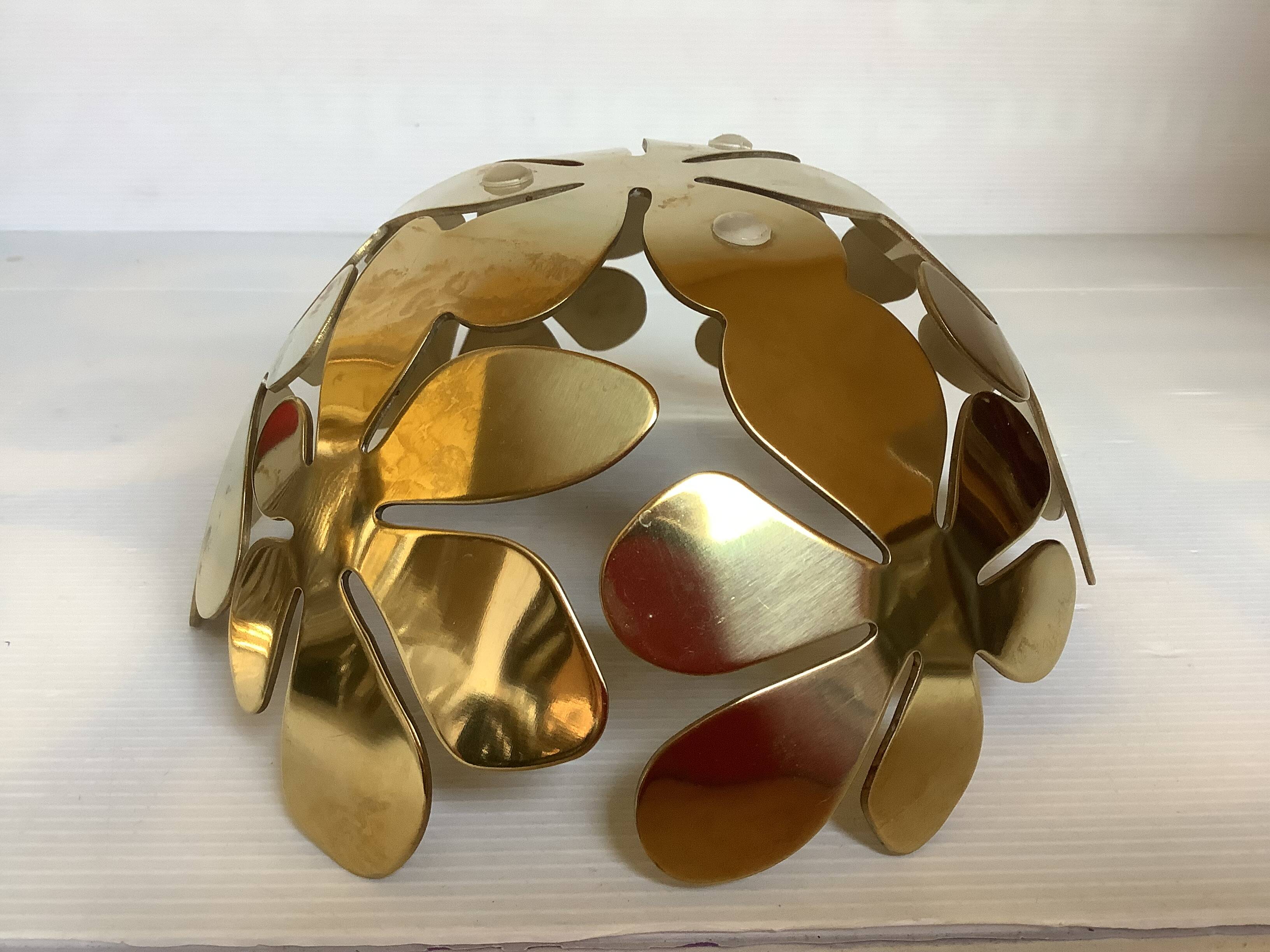 Golden cut design basket Monika Mulder
