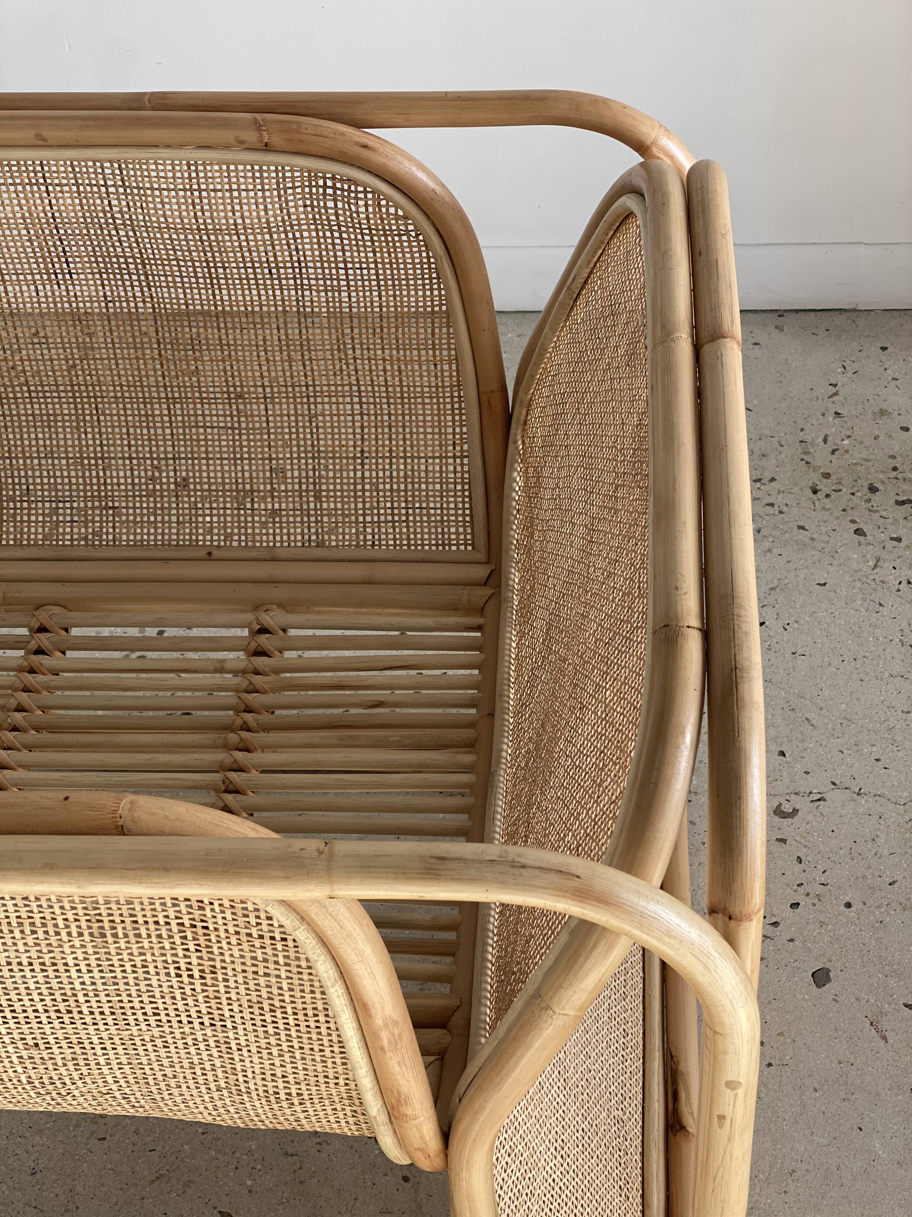 Amsterdam rattan armchair with U-shaped armrest, squared canework