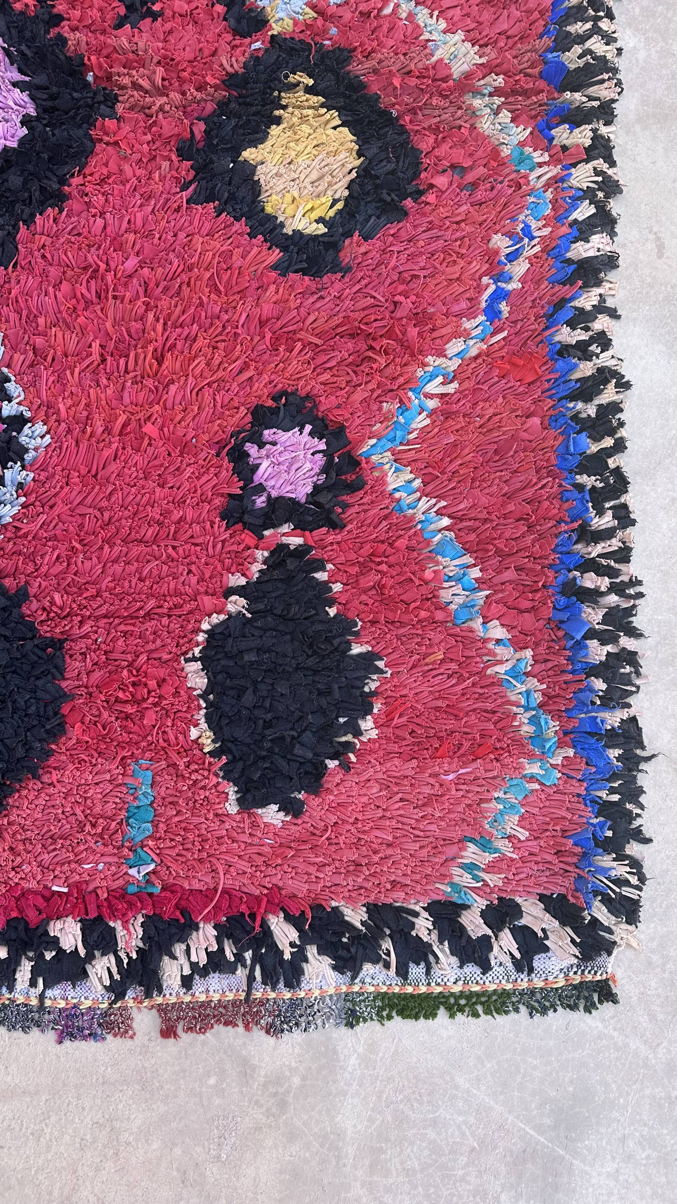 Moroccan red carpet - 152 x 193 cm