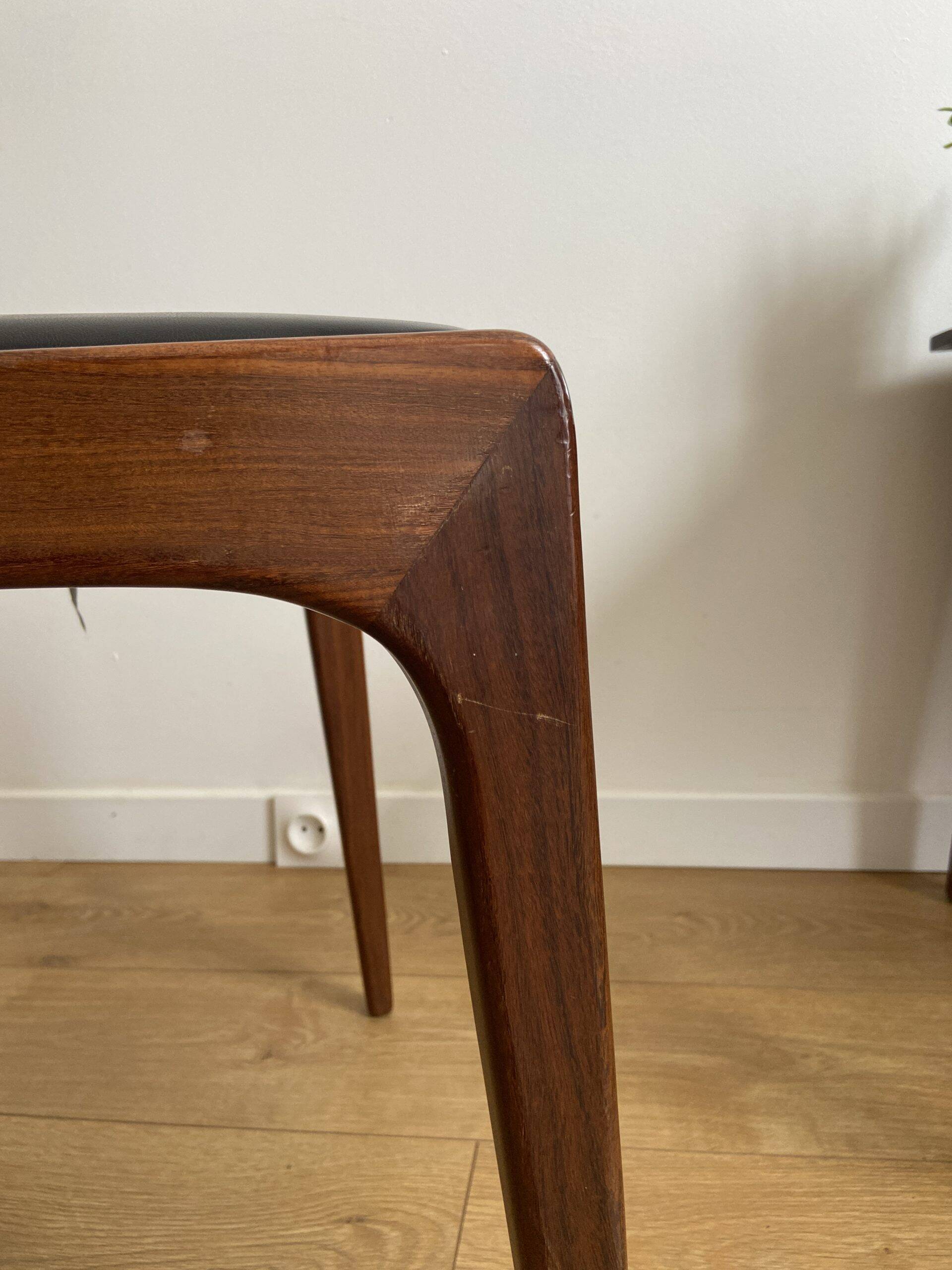 Chaise vintage bois et skaï noir