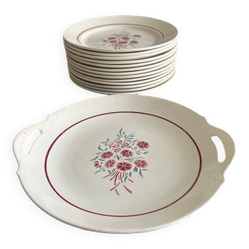 Service of 13 plates and a Badonviller dish
