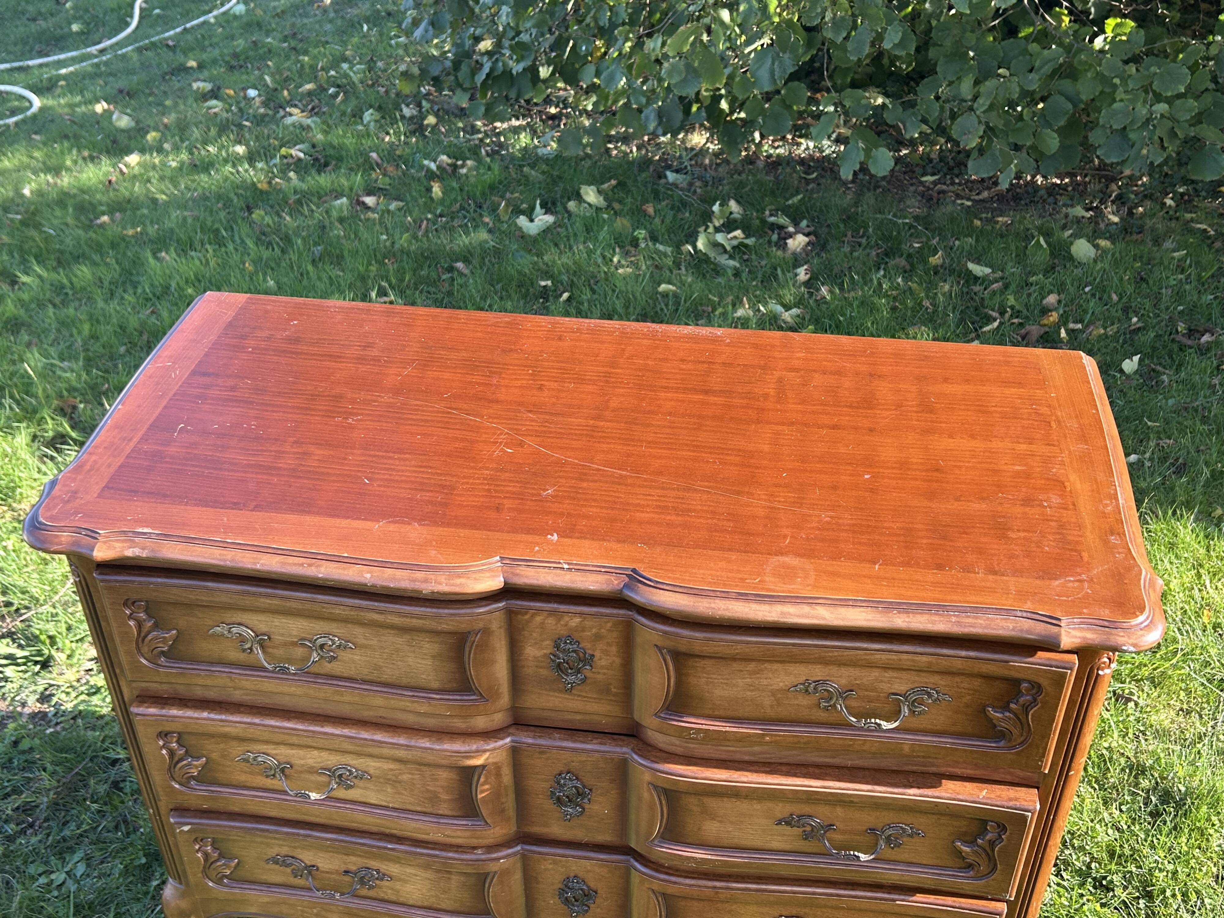 Antique chest of drawers