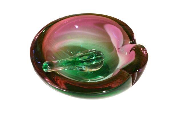Cendrier avec pilon en verre vert et fushia, Murano Sommerso, 17x6cm