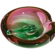 Ashtray with a green and fuchsia glass pestle, Murano Sommerso, 17x6cm